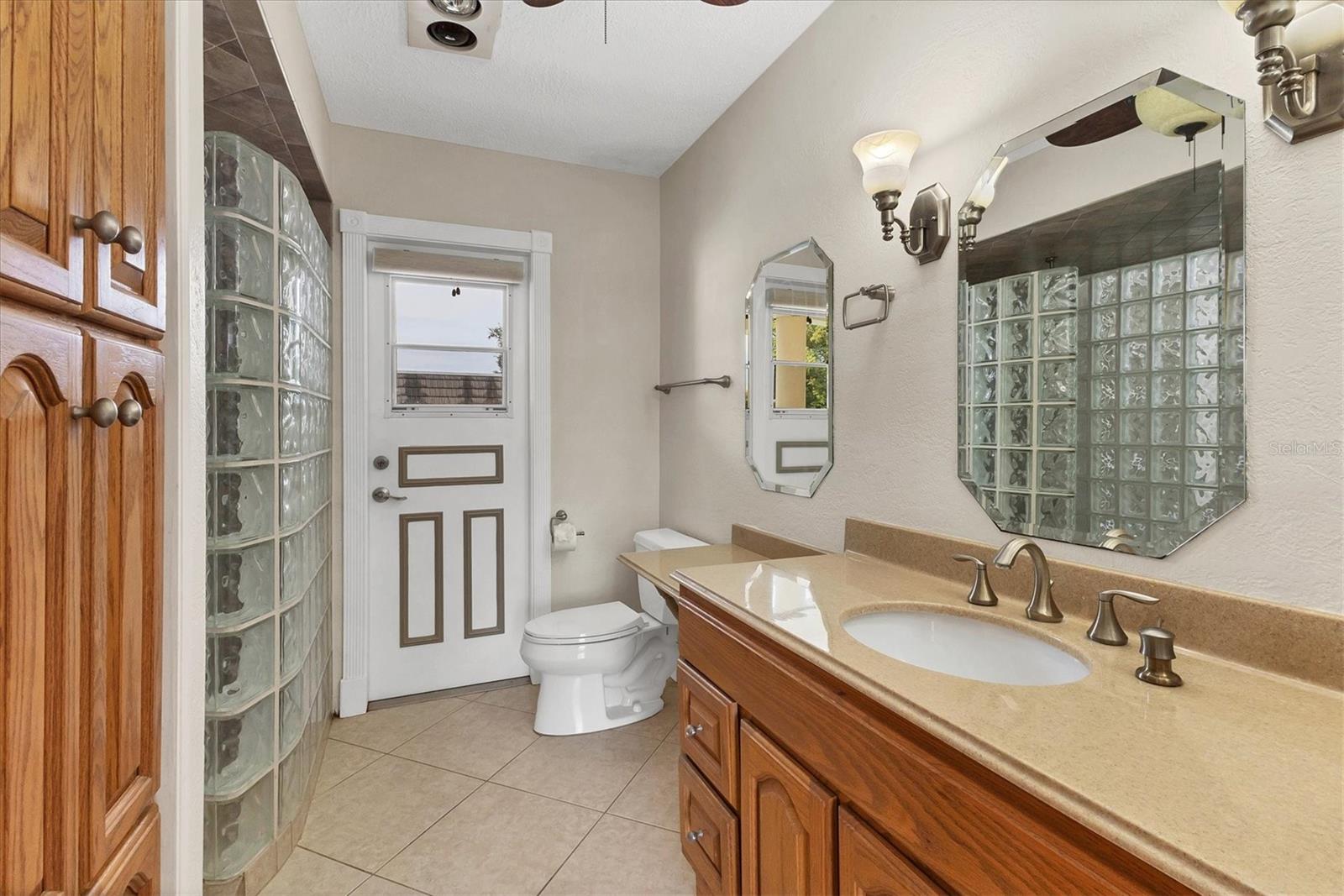 GLEN OAKS COUNTRY CLUB ESTATES - Residential