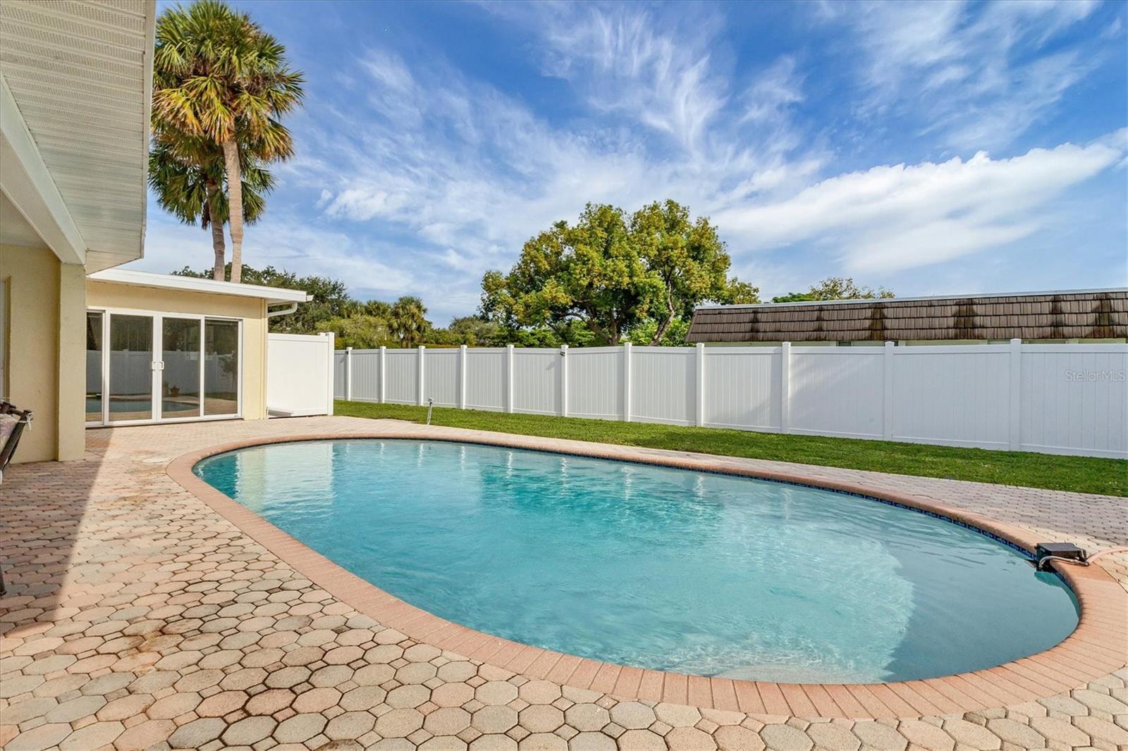 GLEN OAKS COUNTRY CLUB ESTATES - Residential