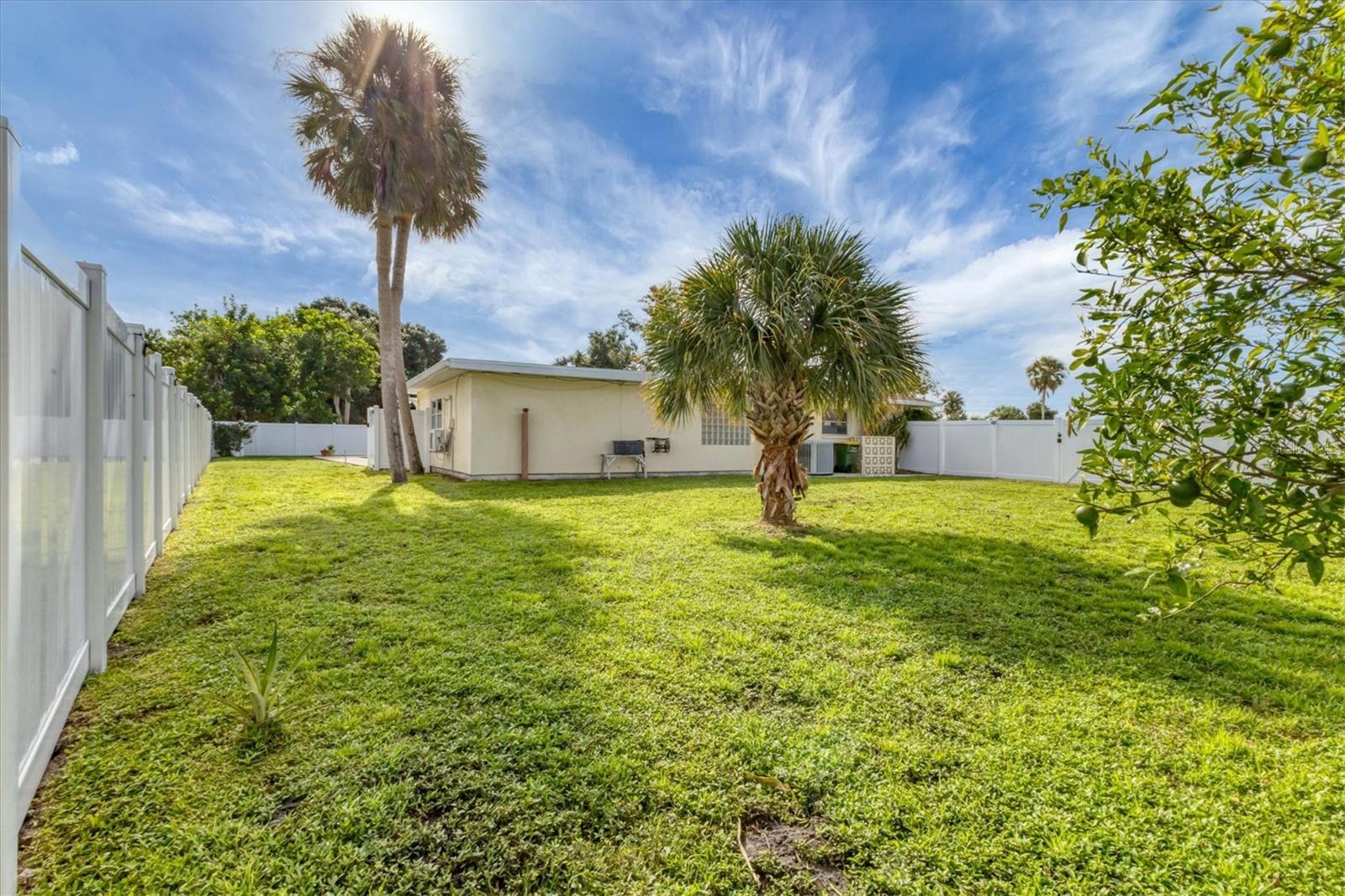 GLEN OAKS COUNTRY CLUB ESTATES - Residential