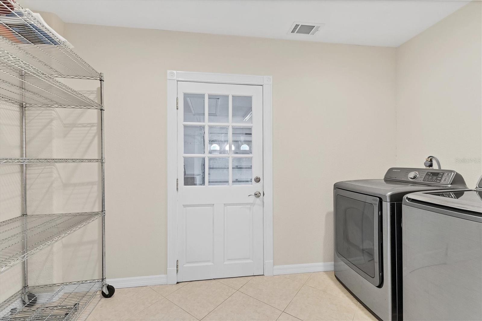 GLEN OAKS COUNTRY CLUB ESTATES - Residential