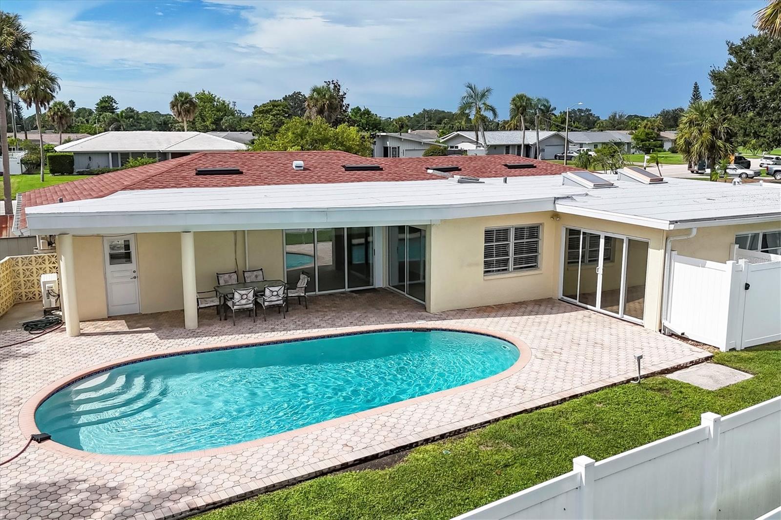 GLEN OAKS COUNTRY CLUB ESTATES - Residential