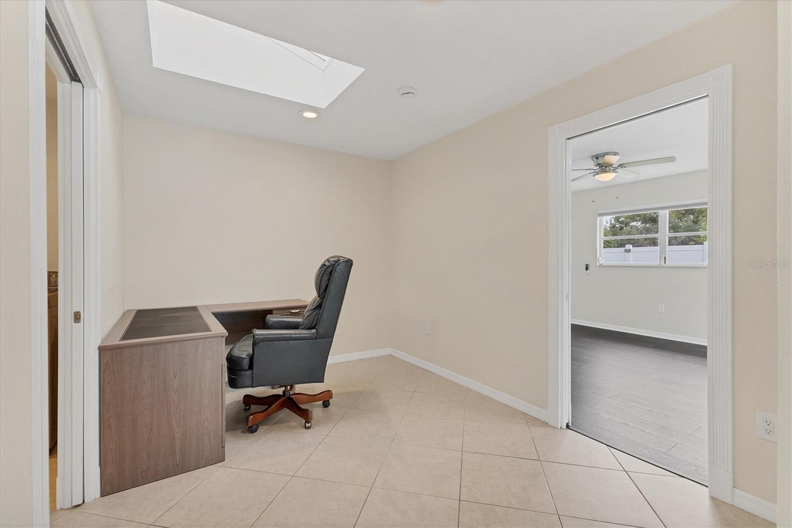 GLEN OAKS COUNTRY CLUB ESTATES - Residential