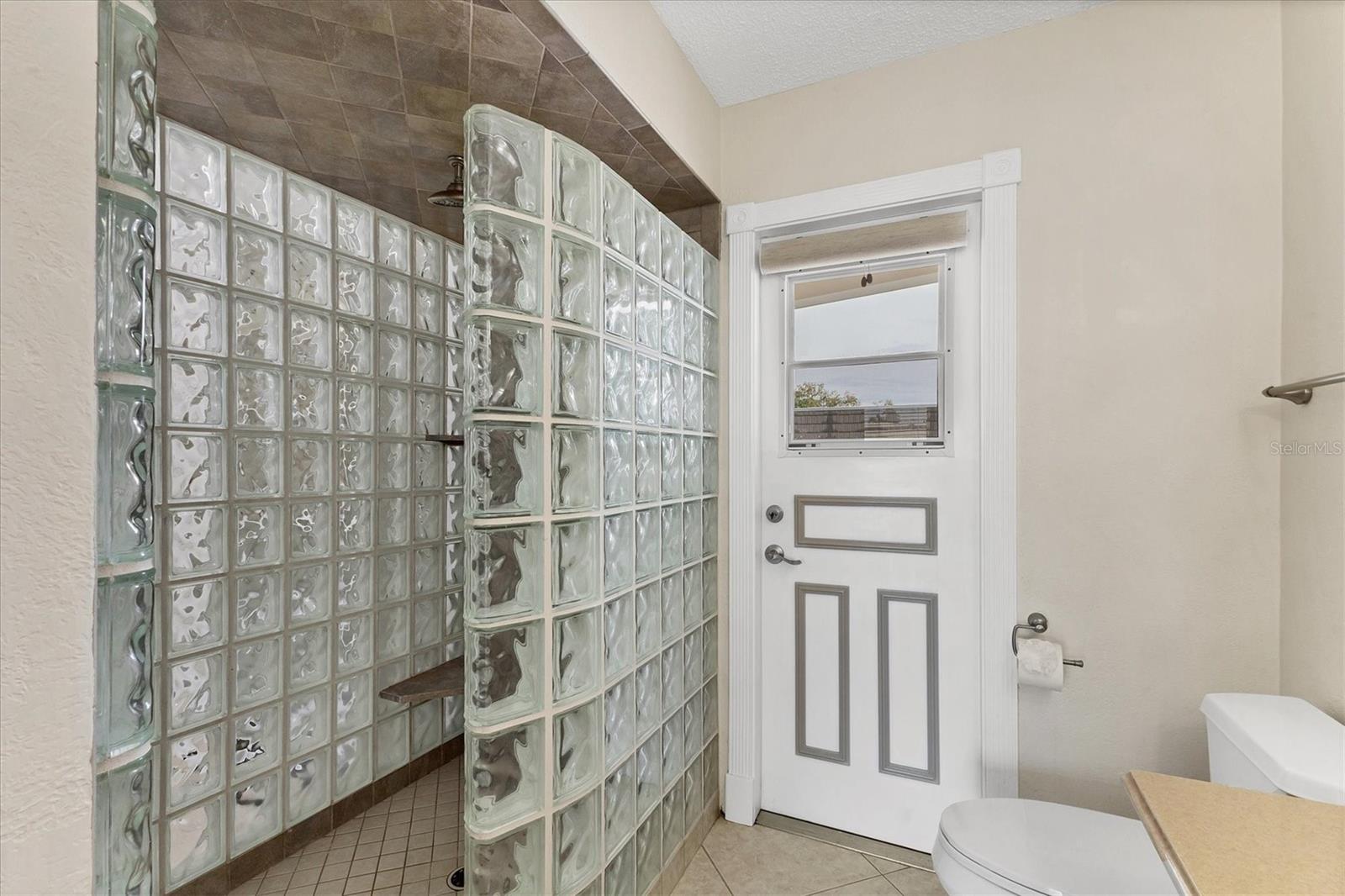 GLEN OAKS COUNTRY CLUB ESTATES - Residential