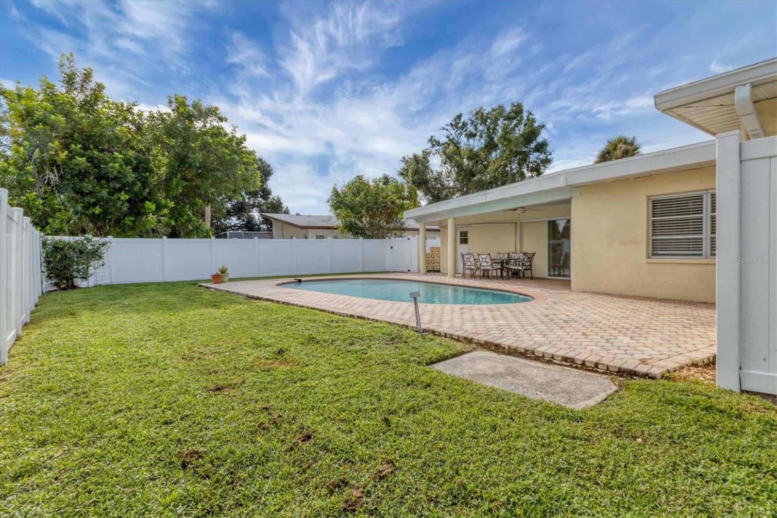 GLEN OAKS COUNTRY CLUB ESTATES - Residential