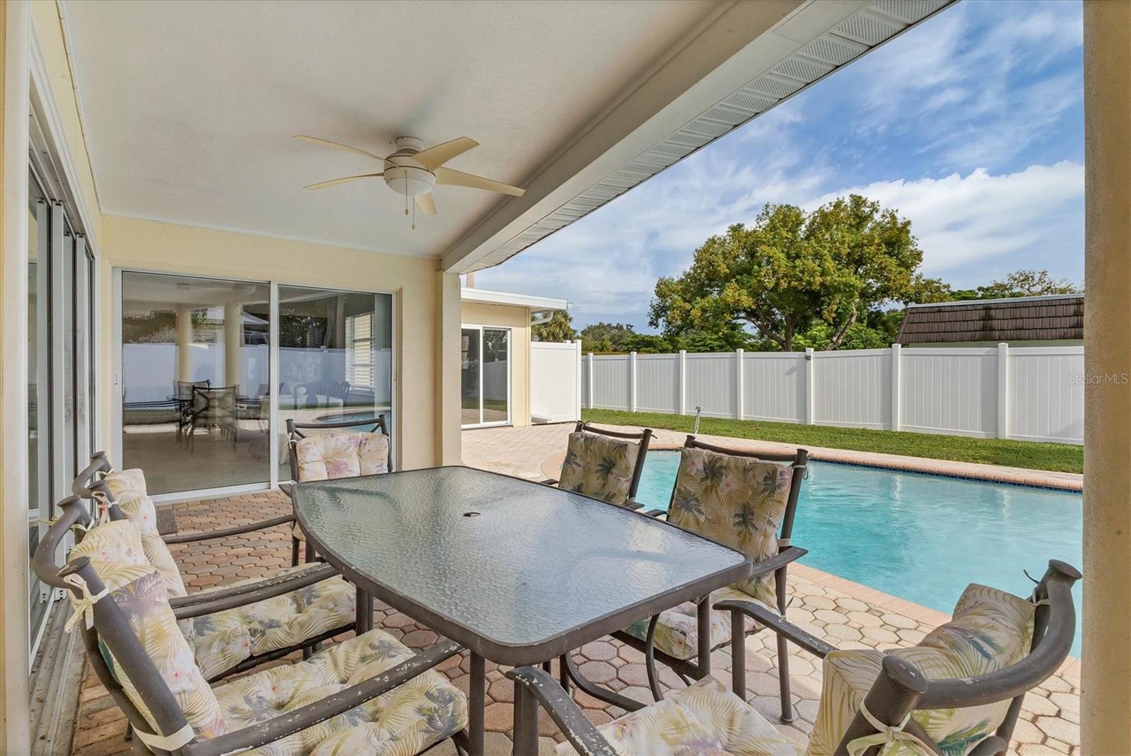 GLEN OAKS COUNTRY CLUB ESTATES - Residential