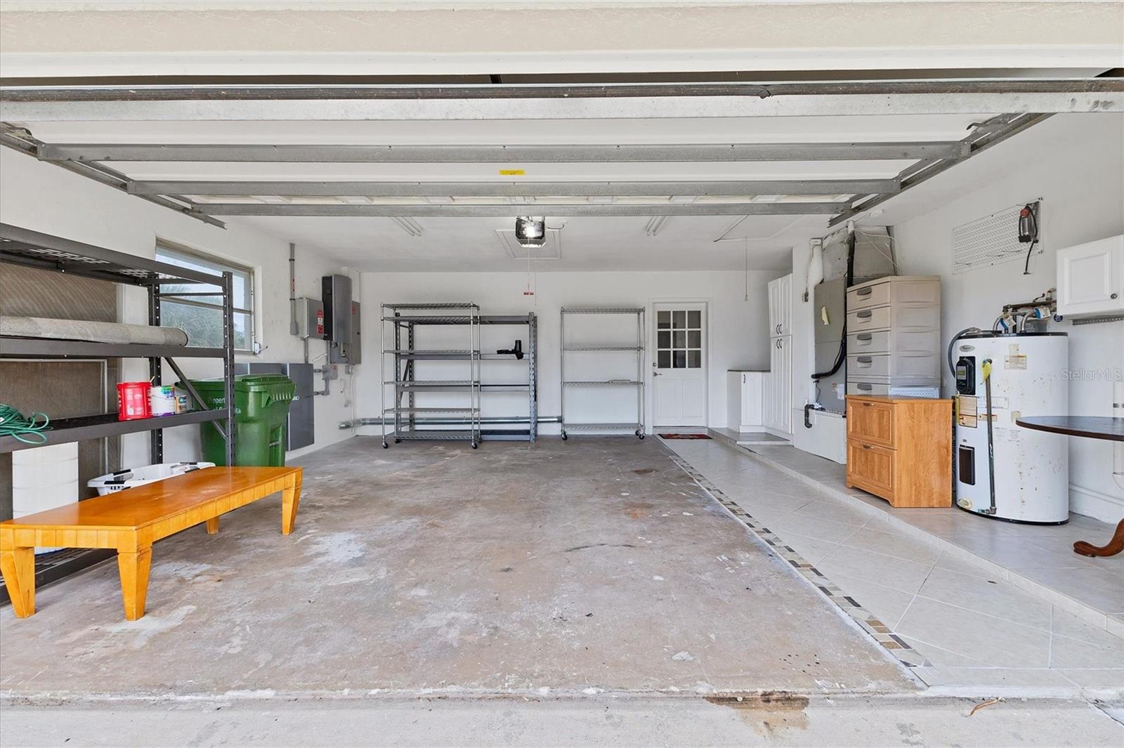 GLEN OAKS COUNTRY CLUB ESTATES - Residential