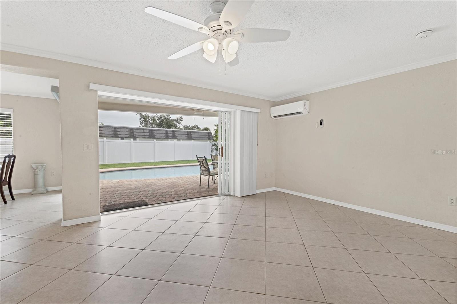 GLEN OAKS COUNTRY CLUB ESTATES - Residential