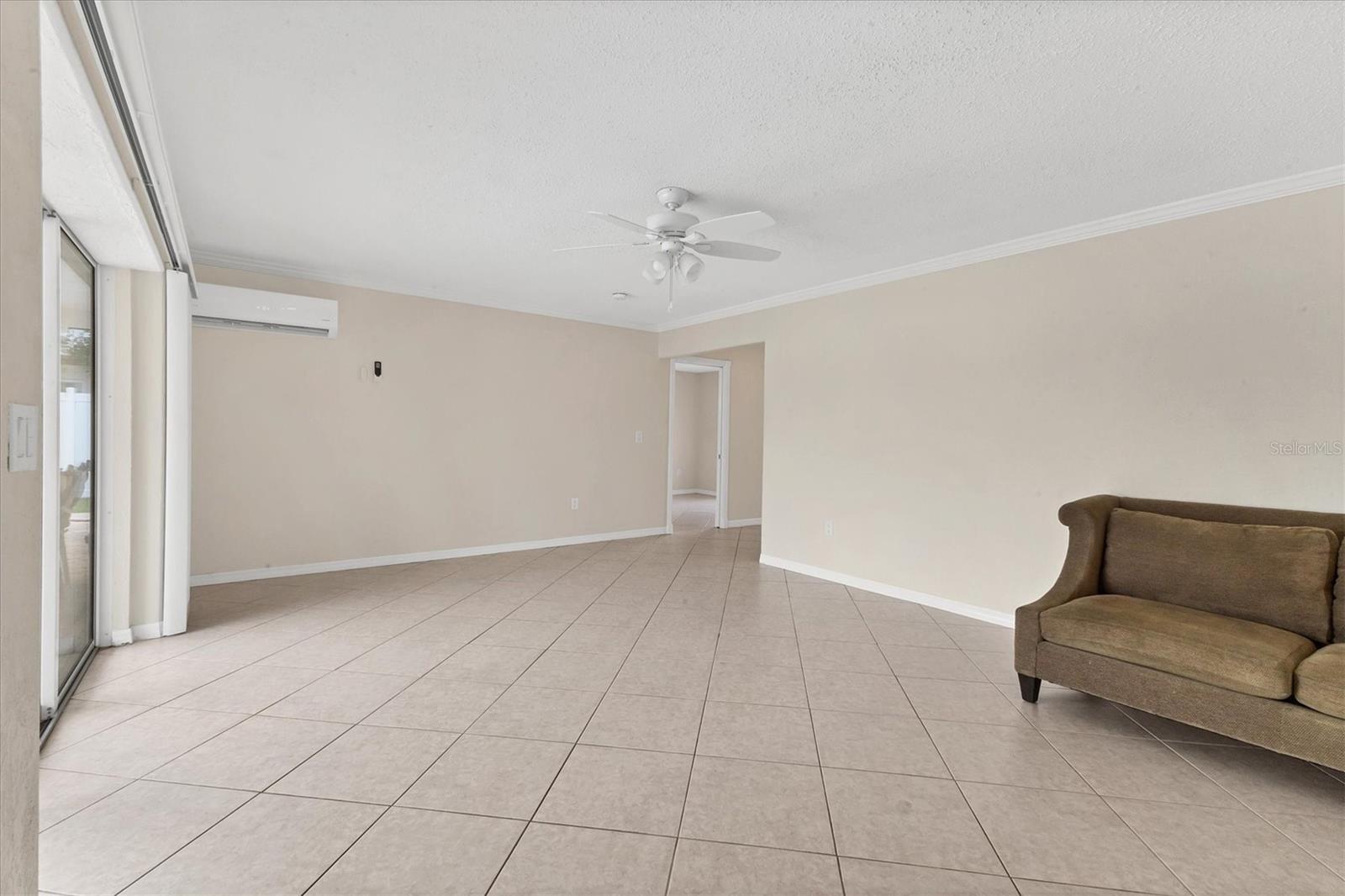 GLEN OAKS COUNTRY CLUB ESTATES - Residential