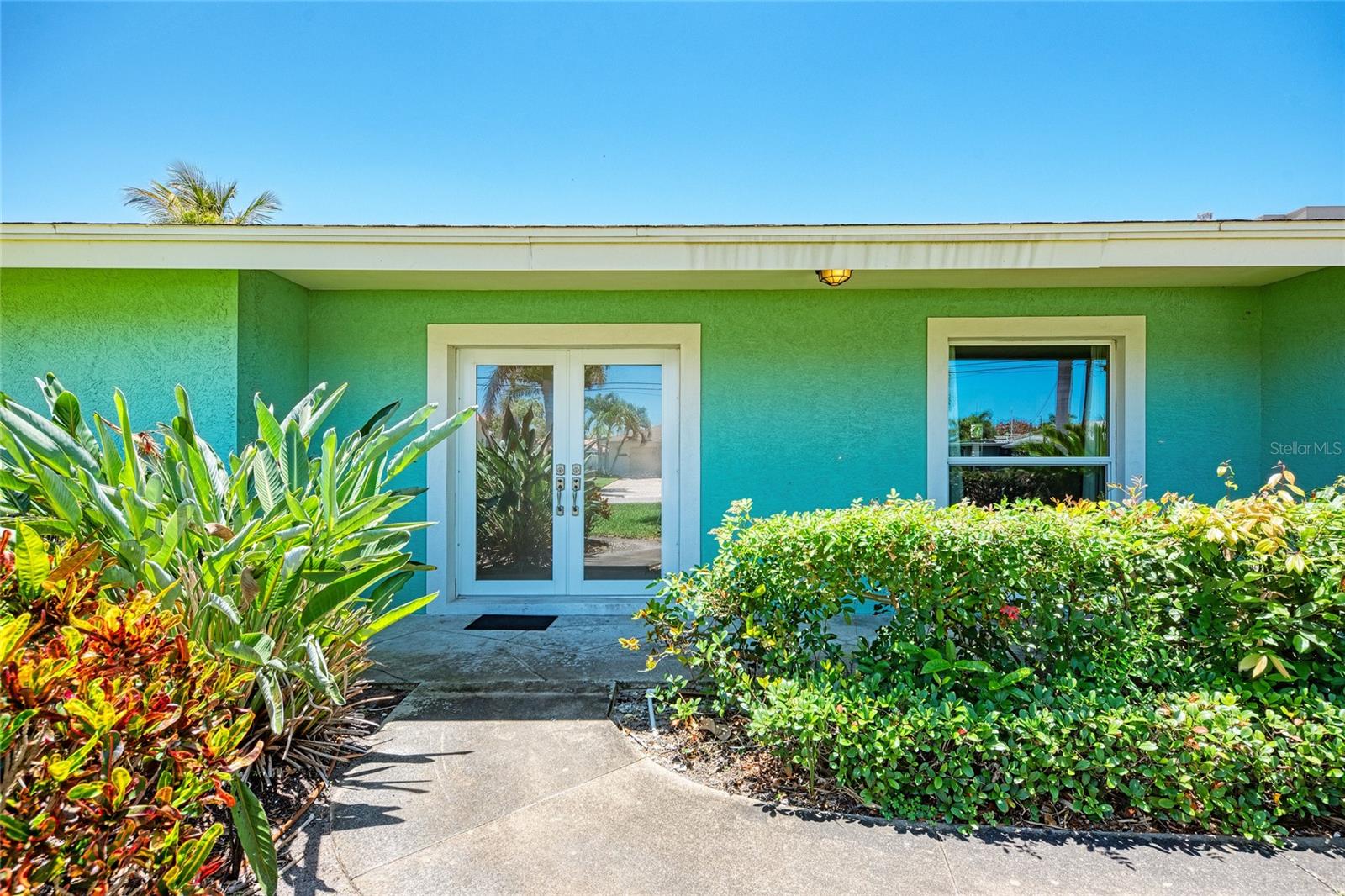 SIESTA ISLES - Residential Lease