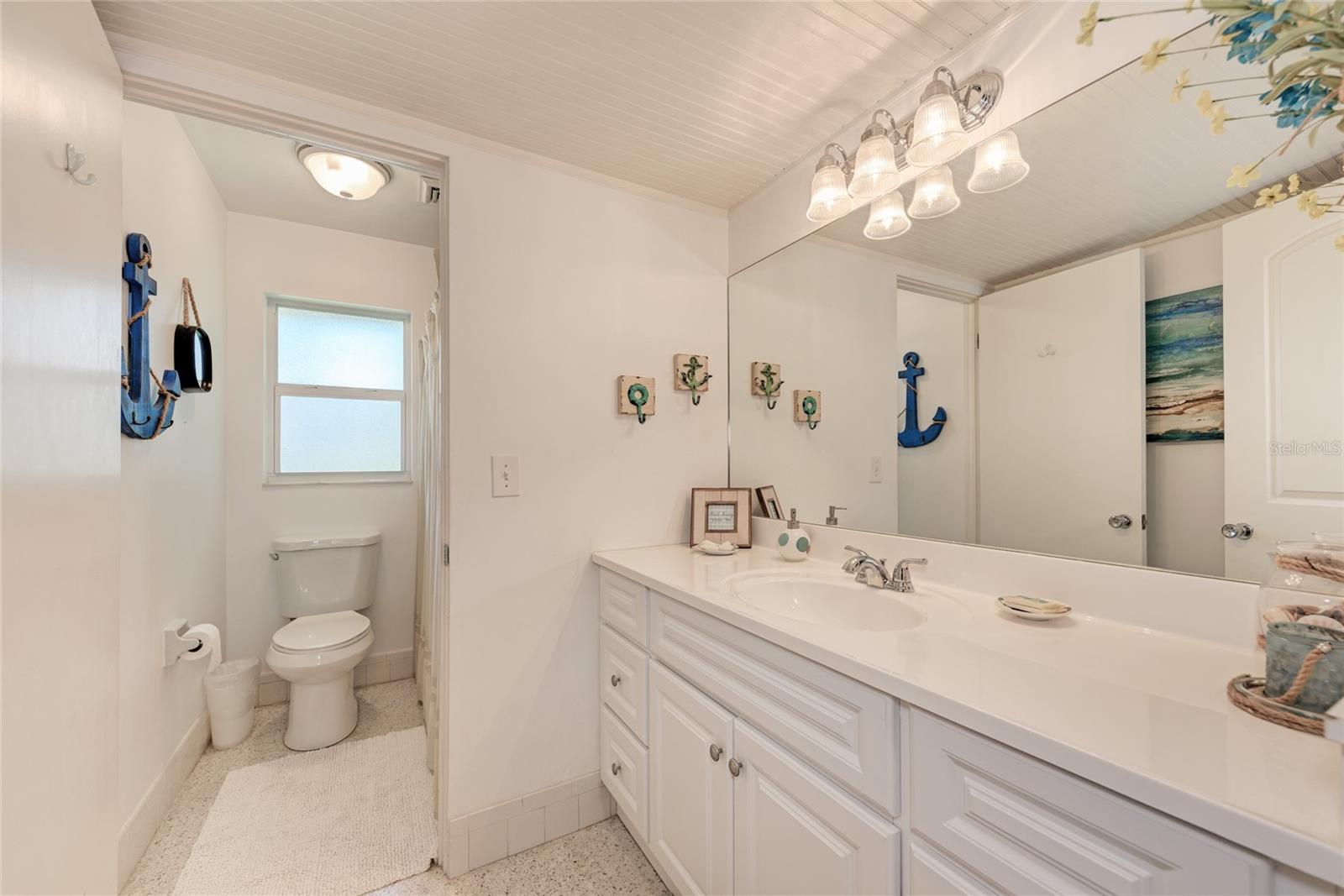 SIESTA ISLES - Residential Lease