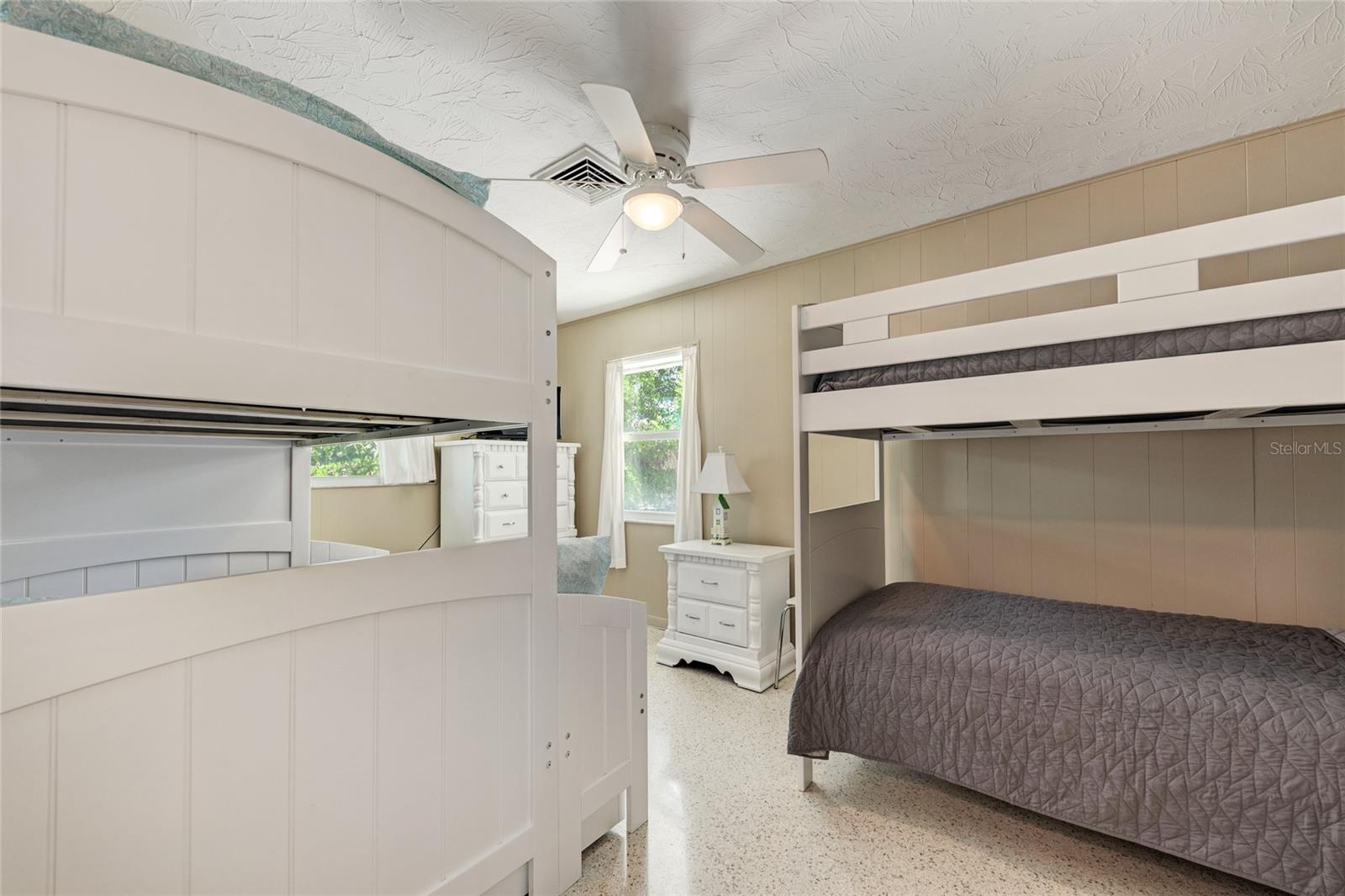 SIESTA ISLES - Residential Lease