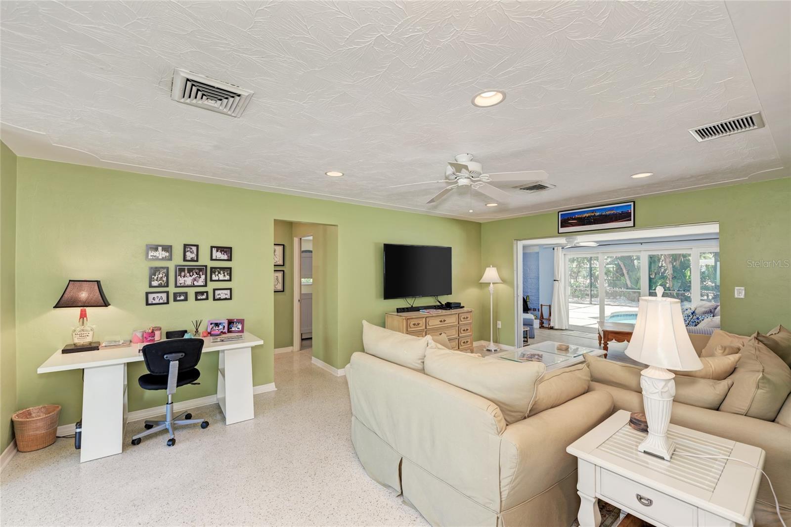 SIESTA ISLES - Residential Lease