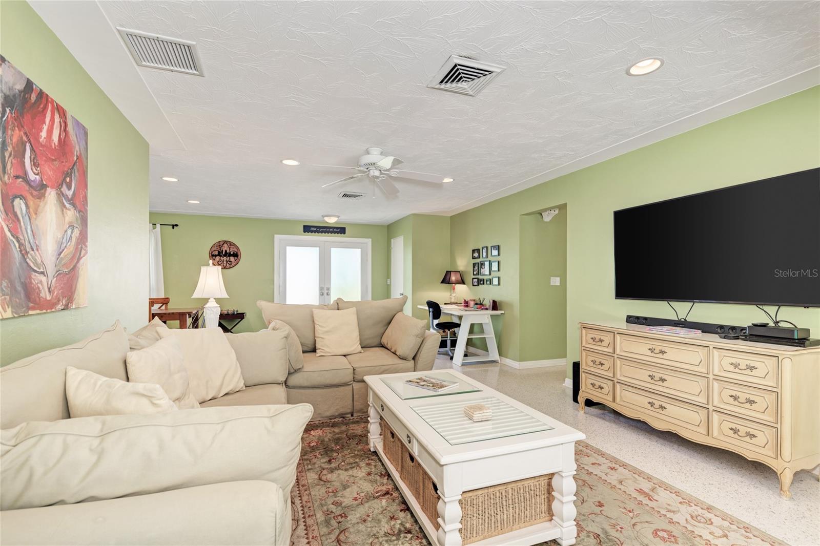 SIESTA ISLES - Residential Lease