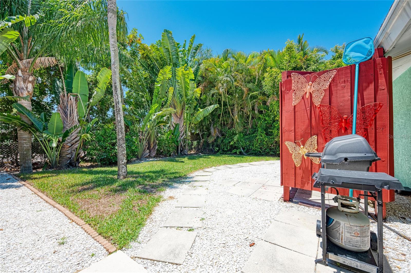 SIESTA ISLES - Residential Lease