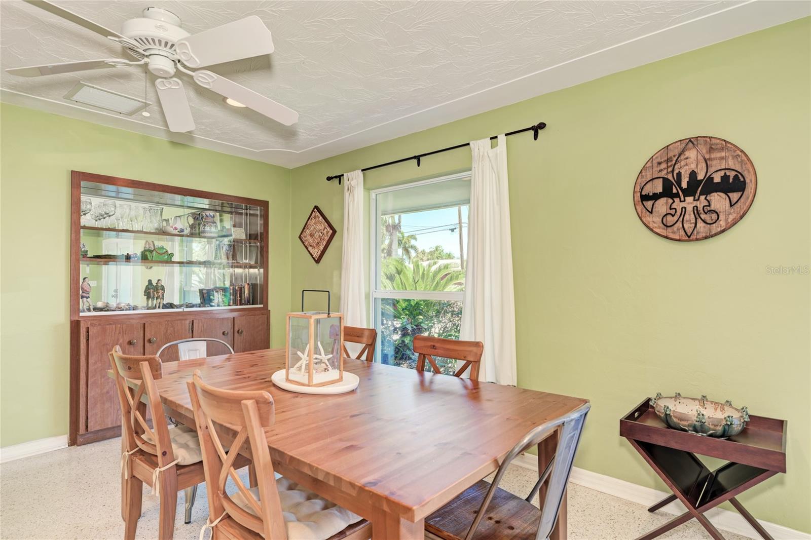 SIESTA ISLES - Residential Lease