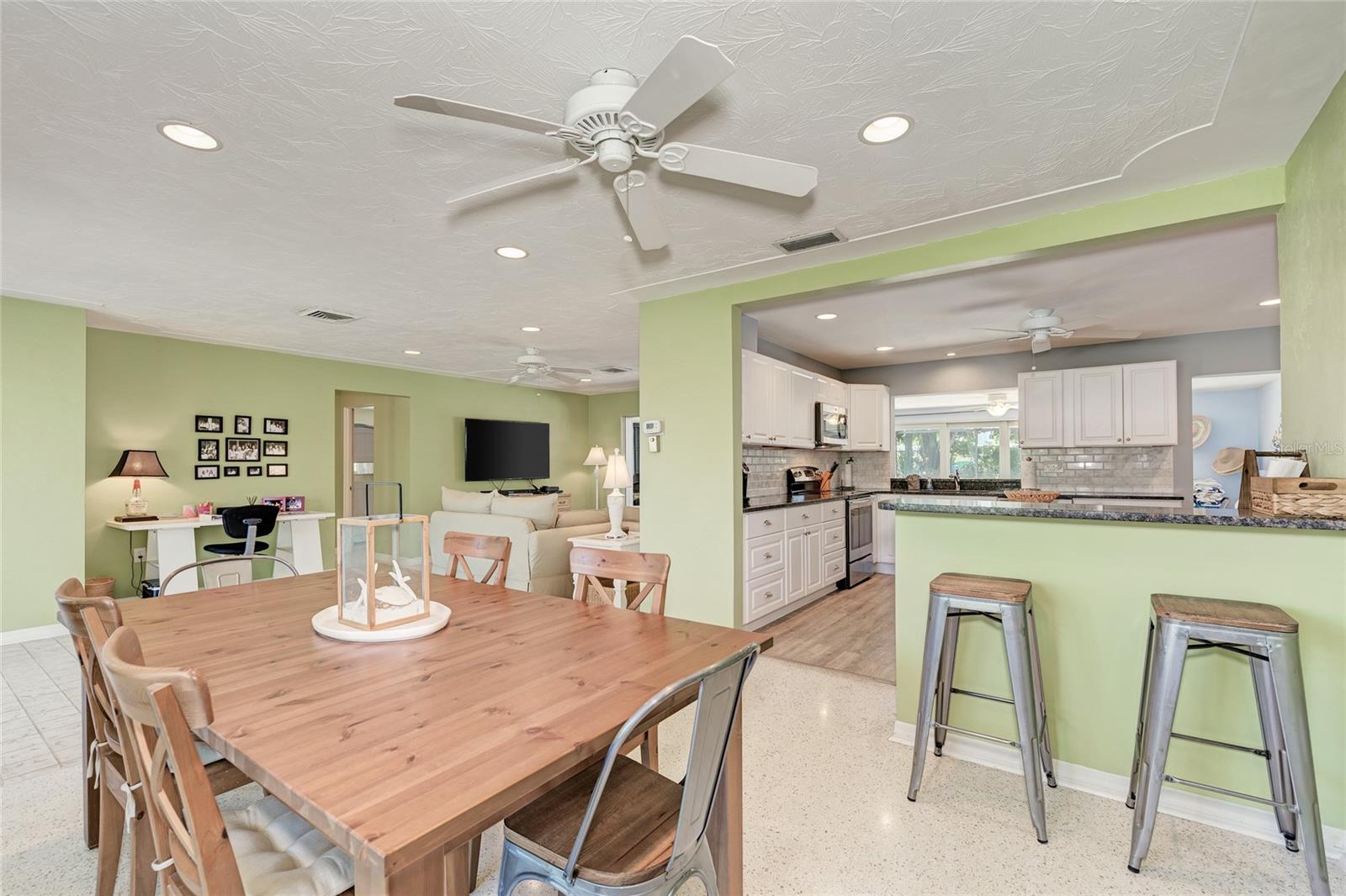 SIESTA ISLES - Residential Lease