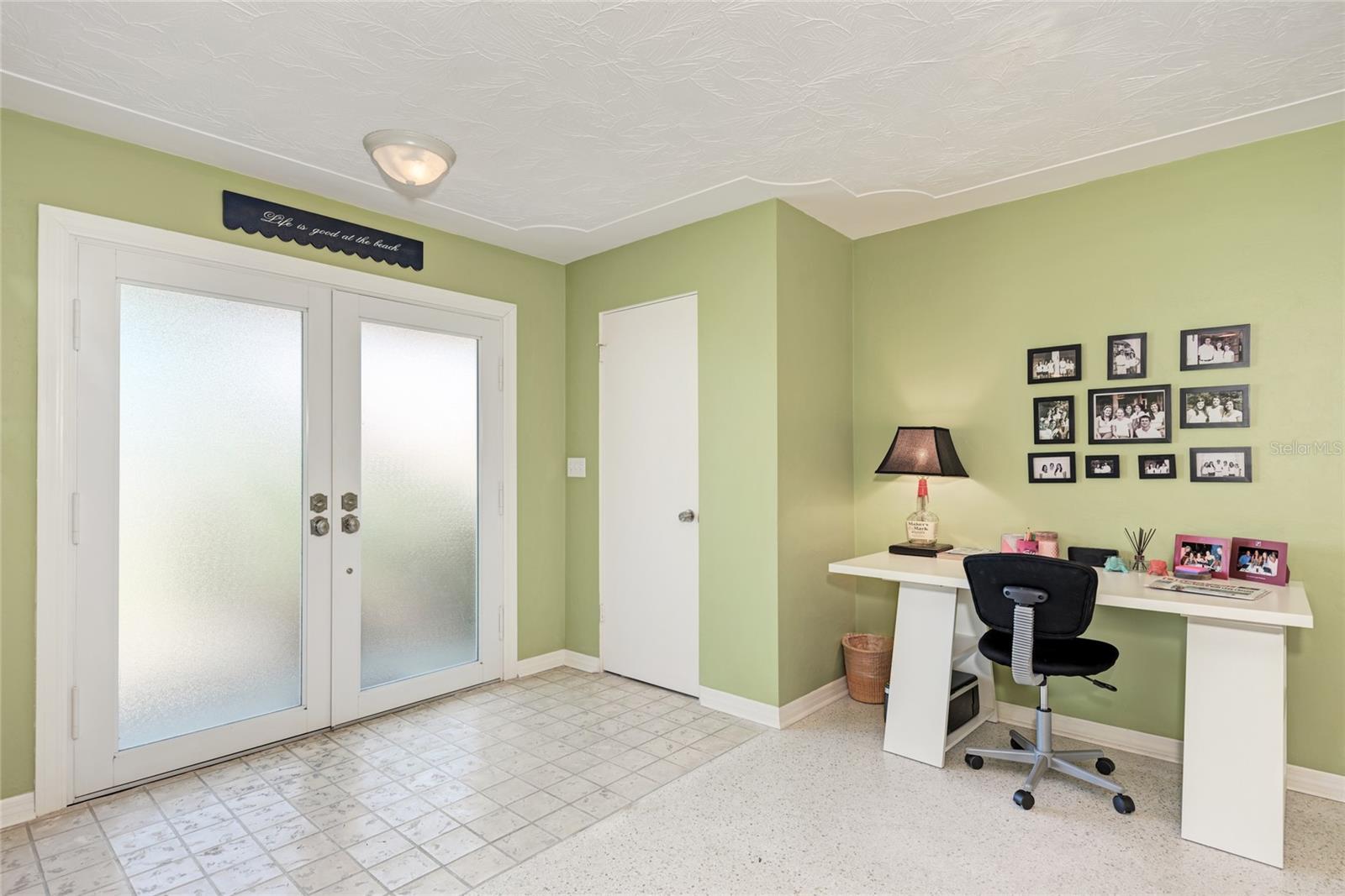 SIESTA ISLES - Residential Lease