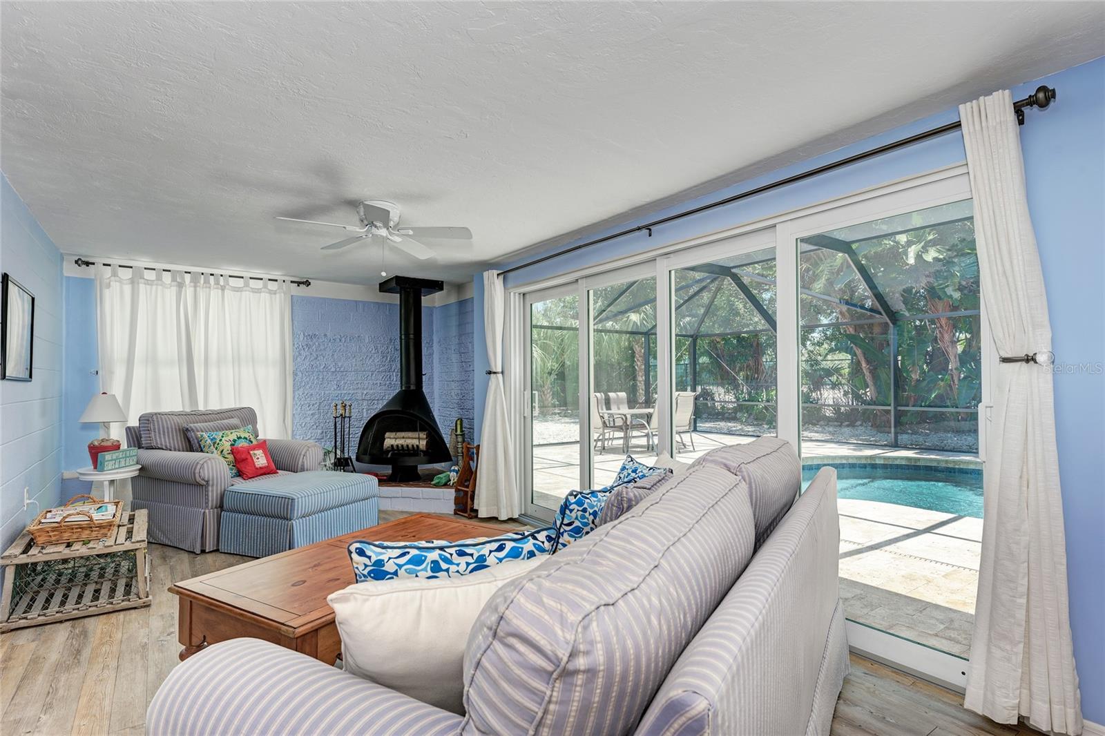 SIESTA ISLES - Residential Lease