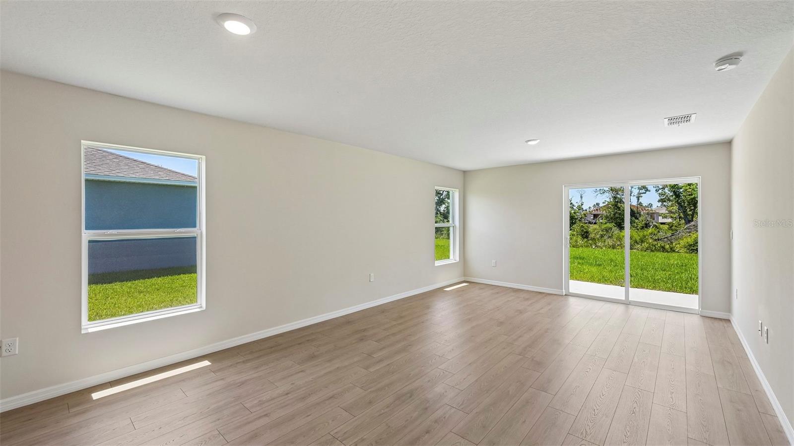 OAKFIELD LAKES - Residential