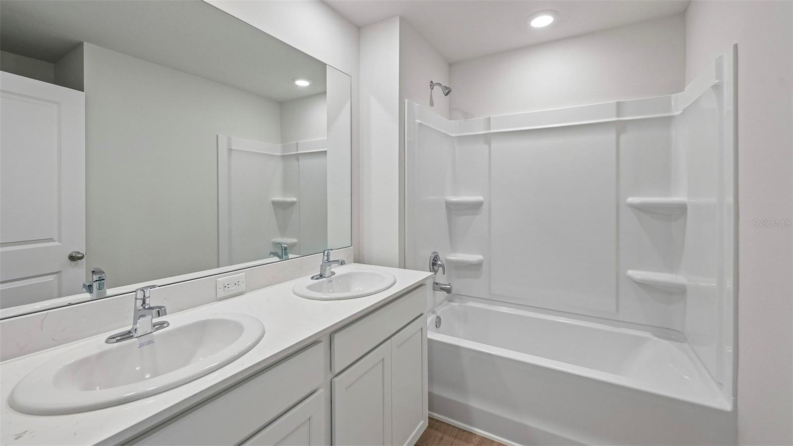 OAKFIELD LAKES - Residential