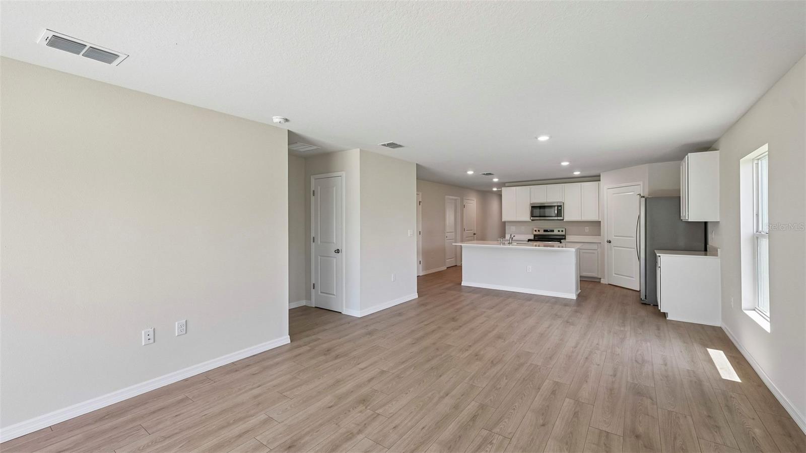 OAKFIELD LAKES - Residential