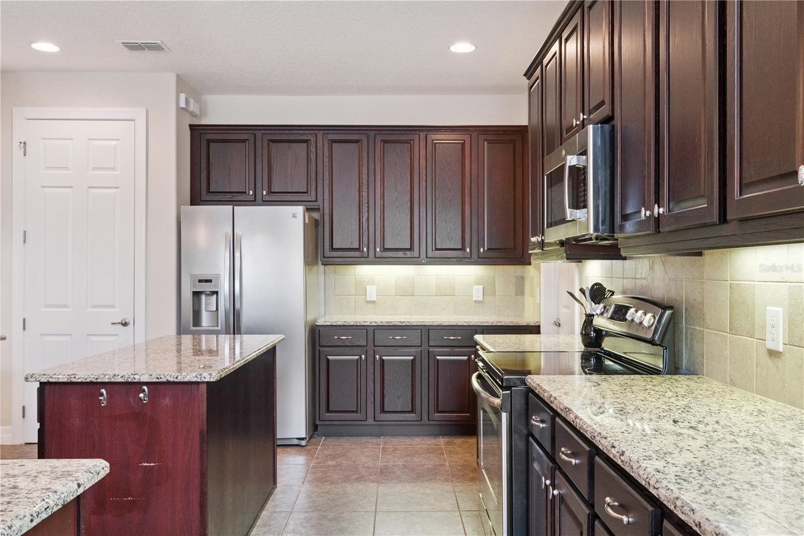 DRAYTON-PRESTON WOODS AT PROVIDENCE - Residential