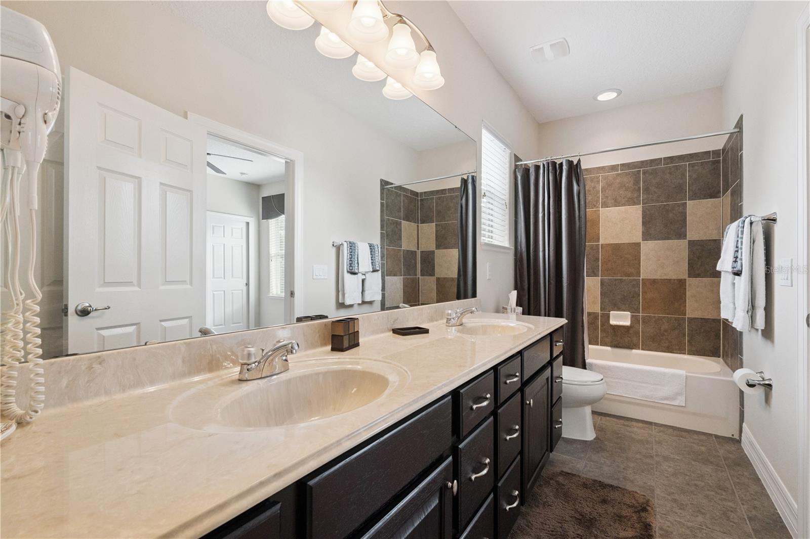 DRAYTON-PRESTON WOODS AT PROVIDENCE - Residential