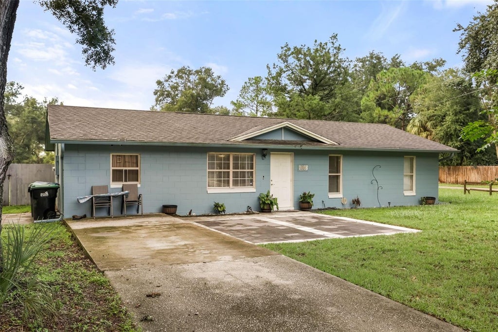 Photo of 7008 Holly Street, Mount Dora, FL 32757 (MLS # O6448303)