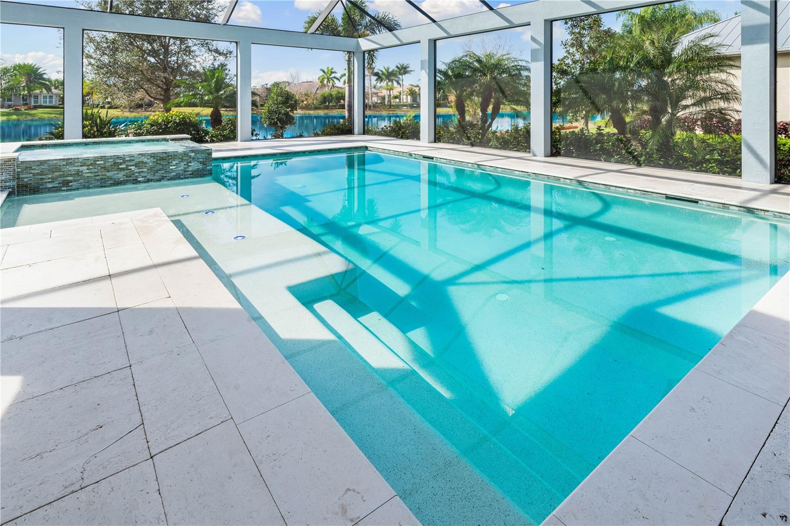 LAKE CLUB - Residential