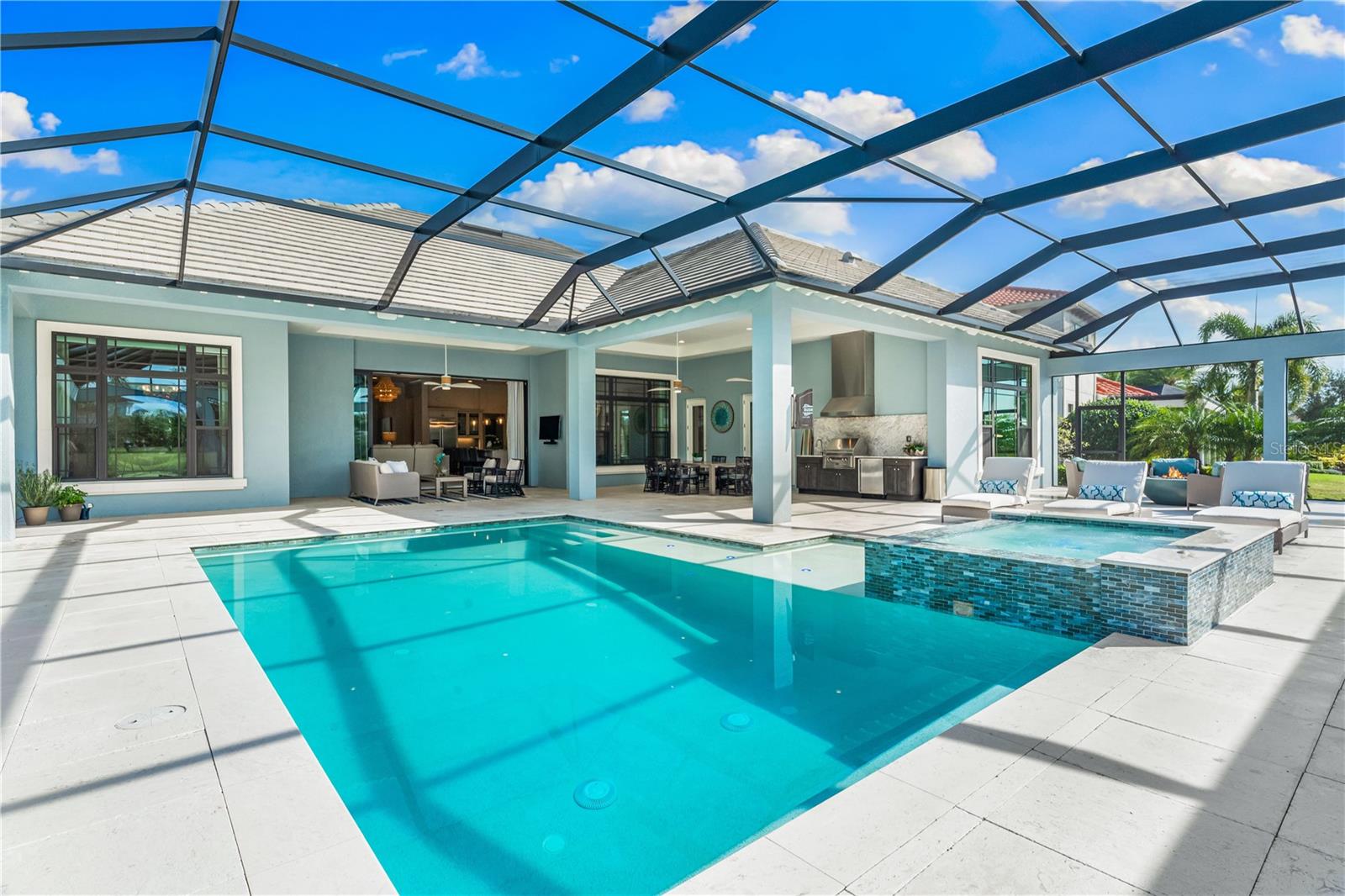 LAKE CLUB - Residential