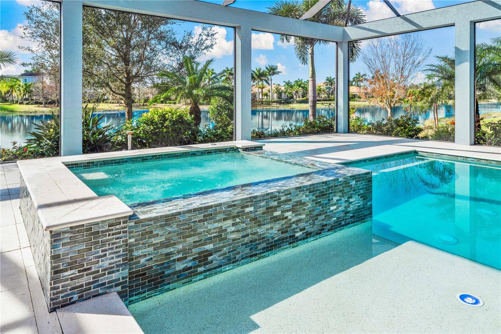 LAKE CLUB - Residential