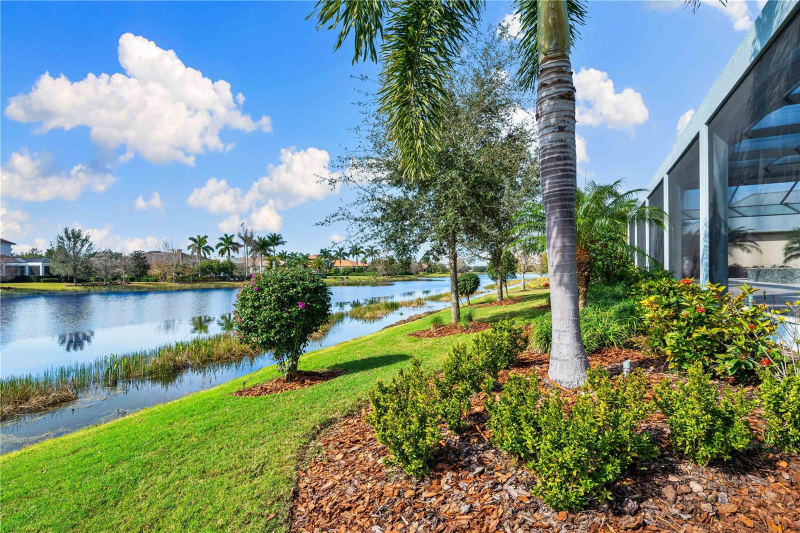 LAKE CLUB - Residential