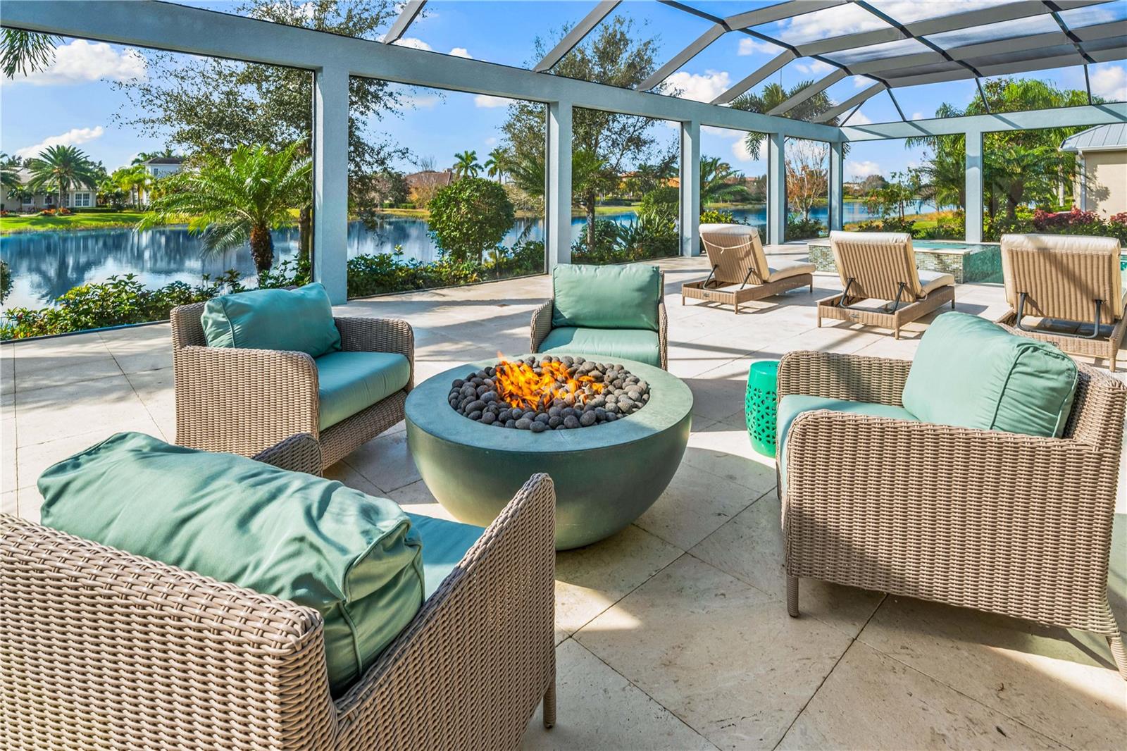 LAKE CLUB - Residential