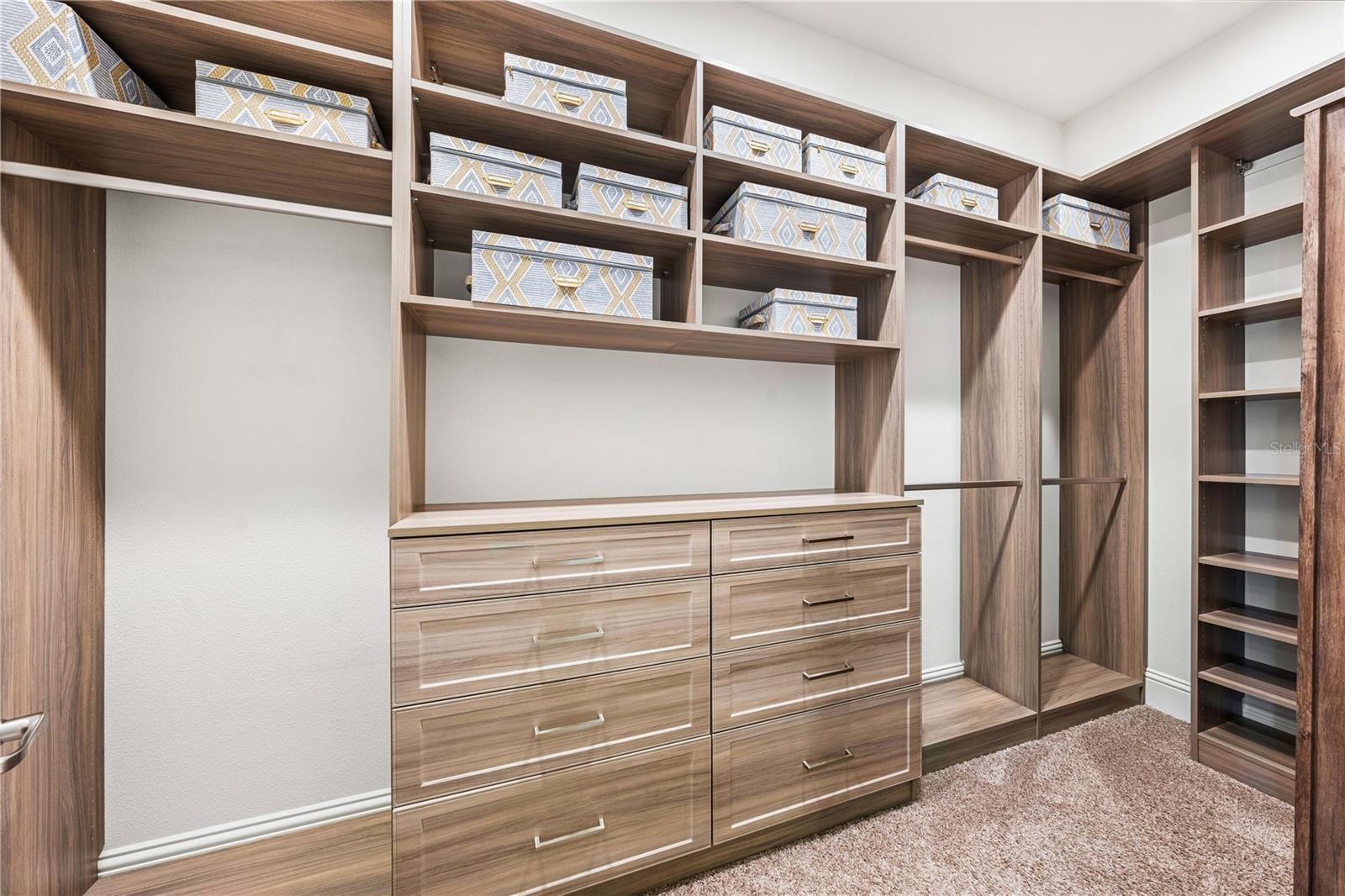 LAKE CLUB - Residential