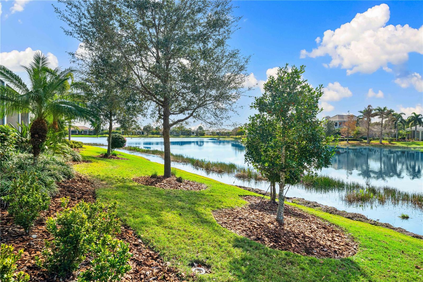 LAKE CLUB - Residential