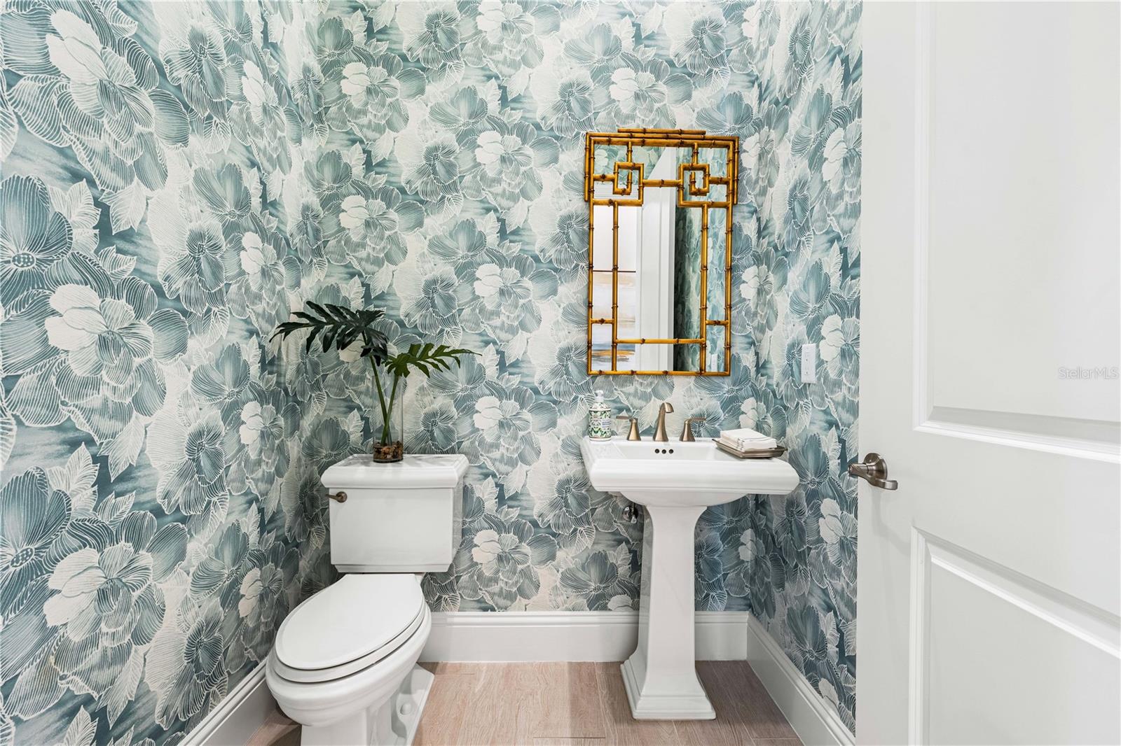 LAKE CLUB - Residential