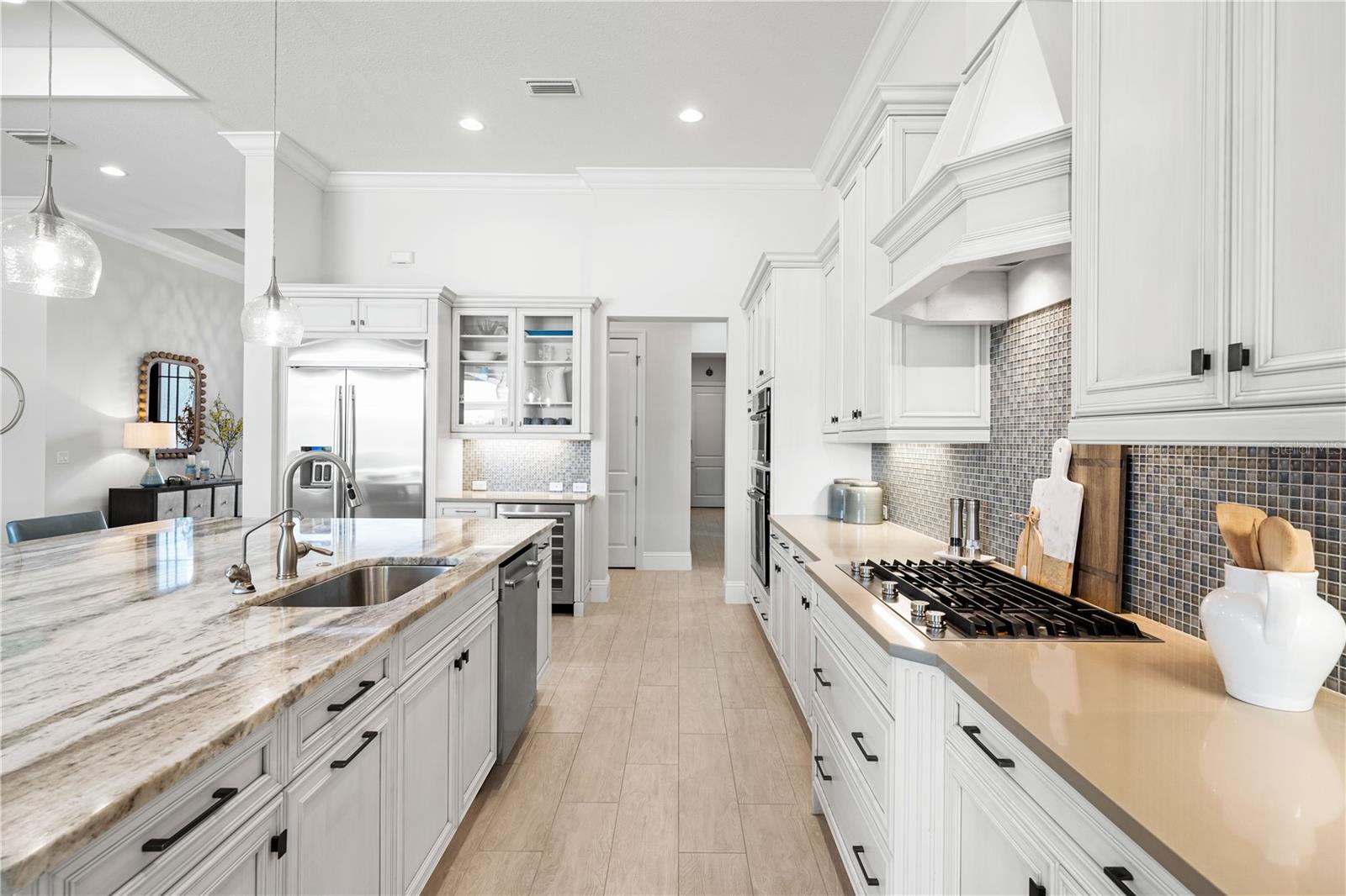 LAKE CLUB - Residential