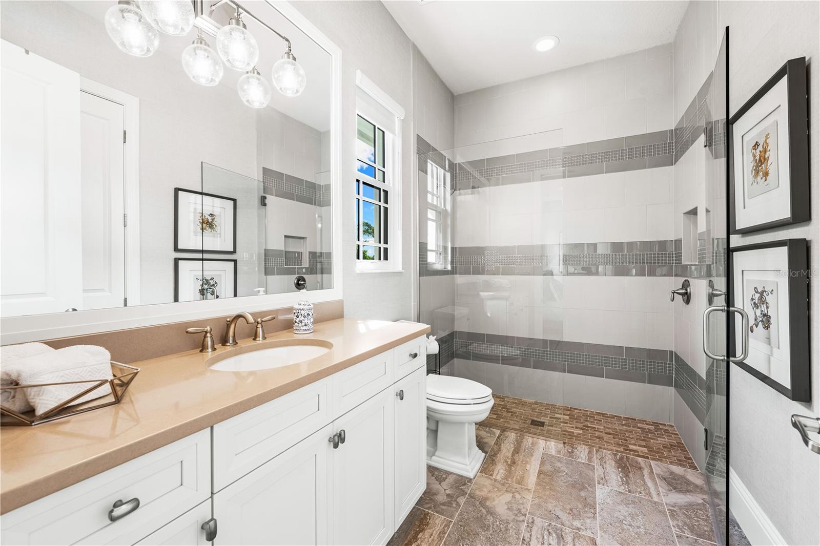 LAKE CLUB - Residential