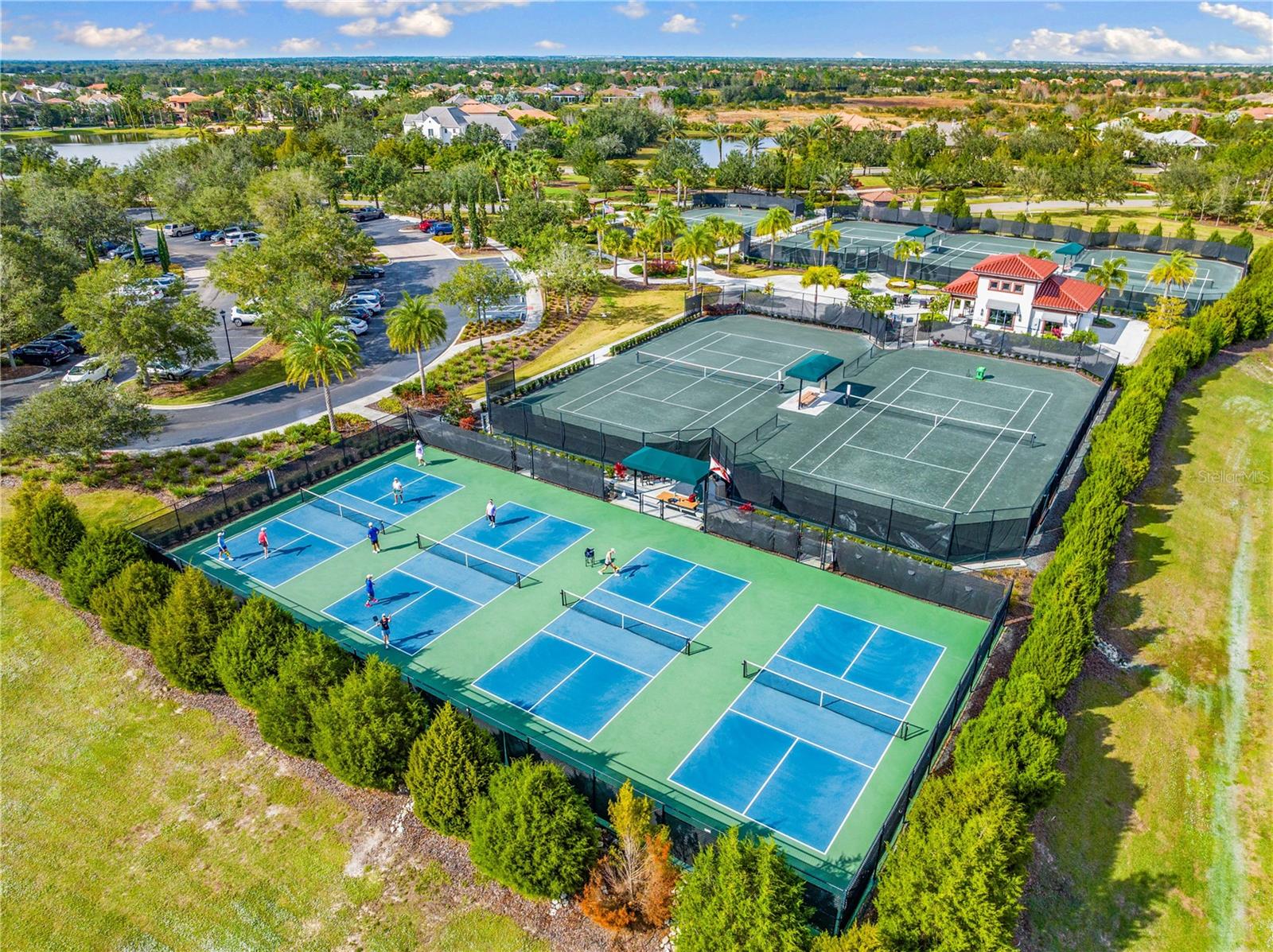 LAKE CLUB - Residential