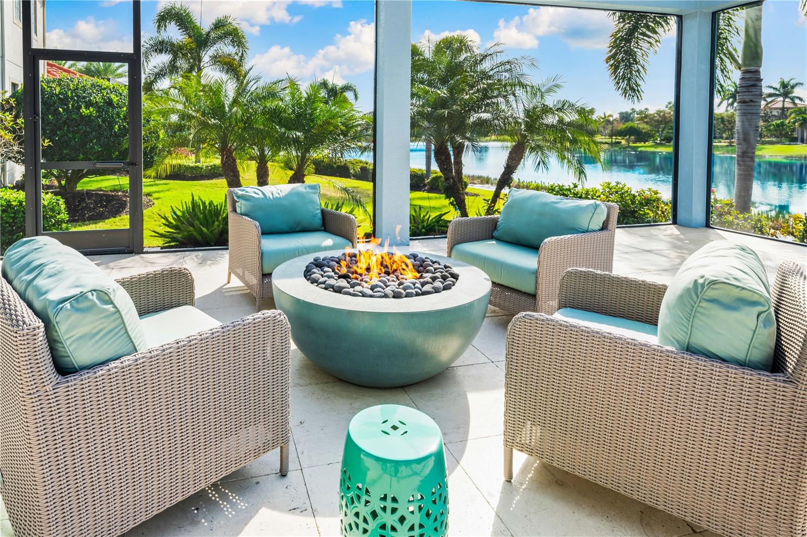 LAKE CLUB - Residential