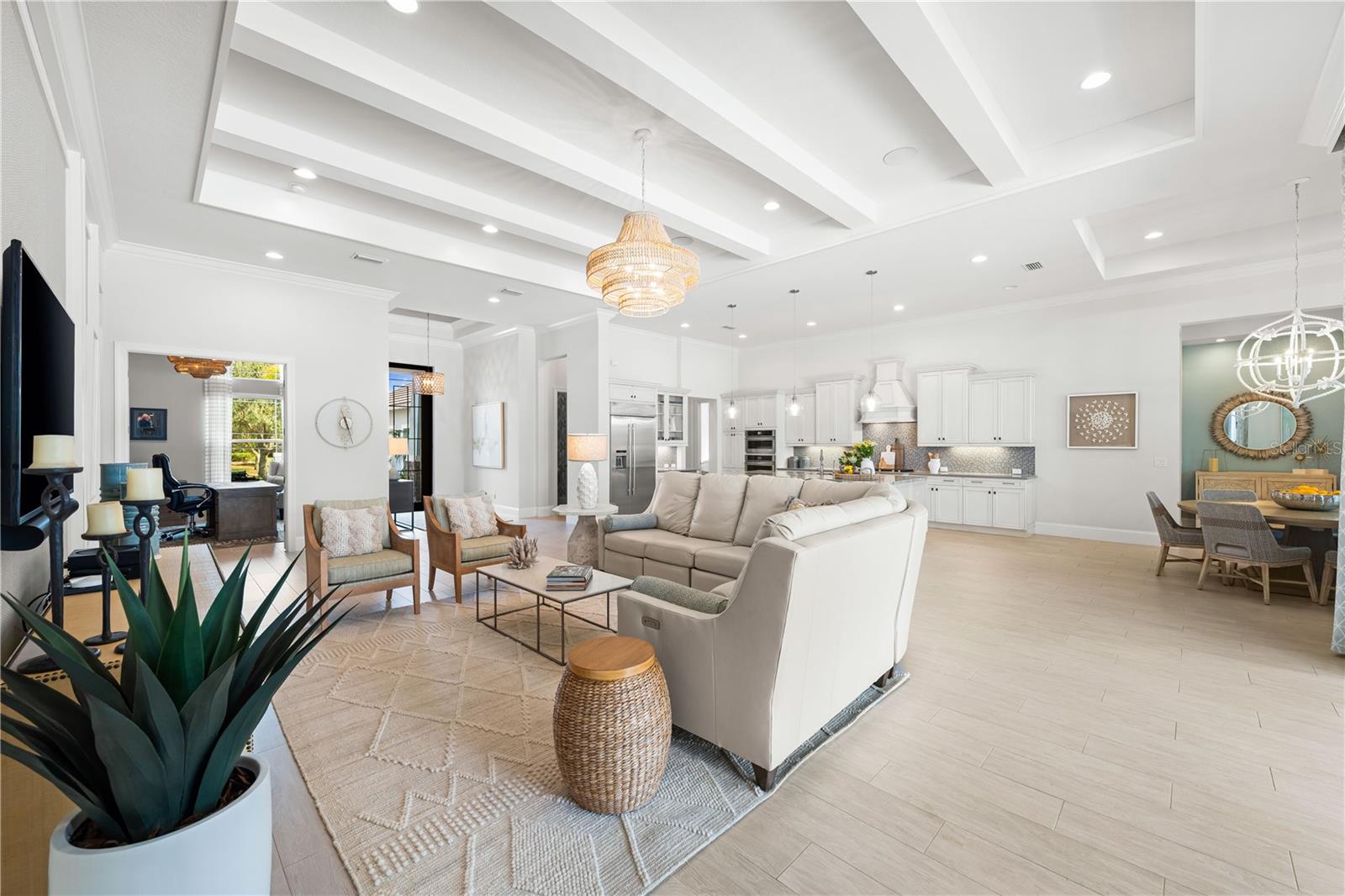 LAKE CLUB - Residential