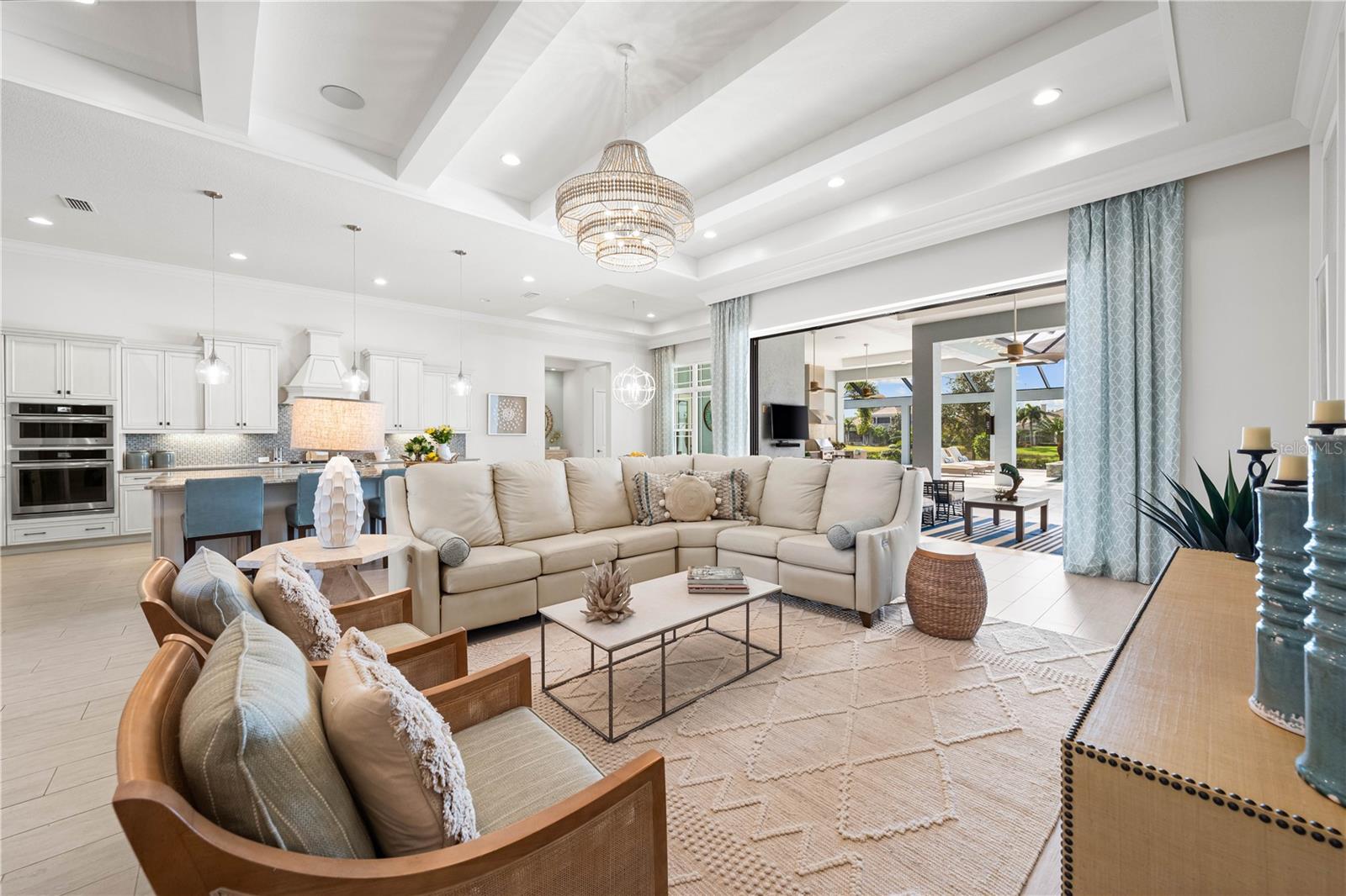 LAKE CLUB - Residential