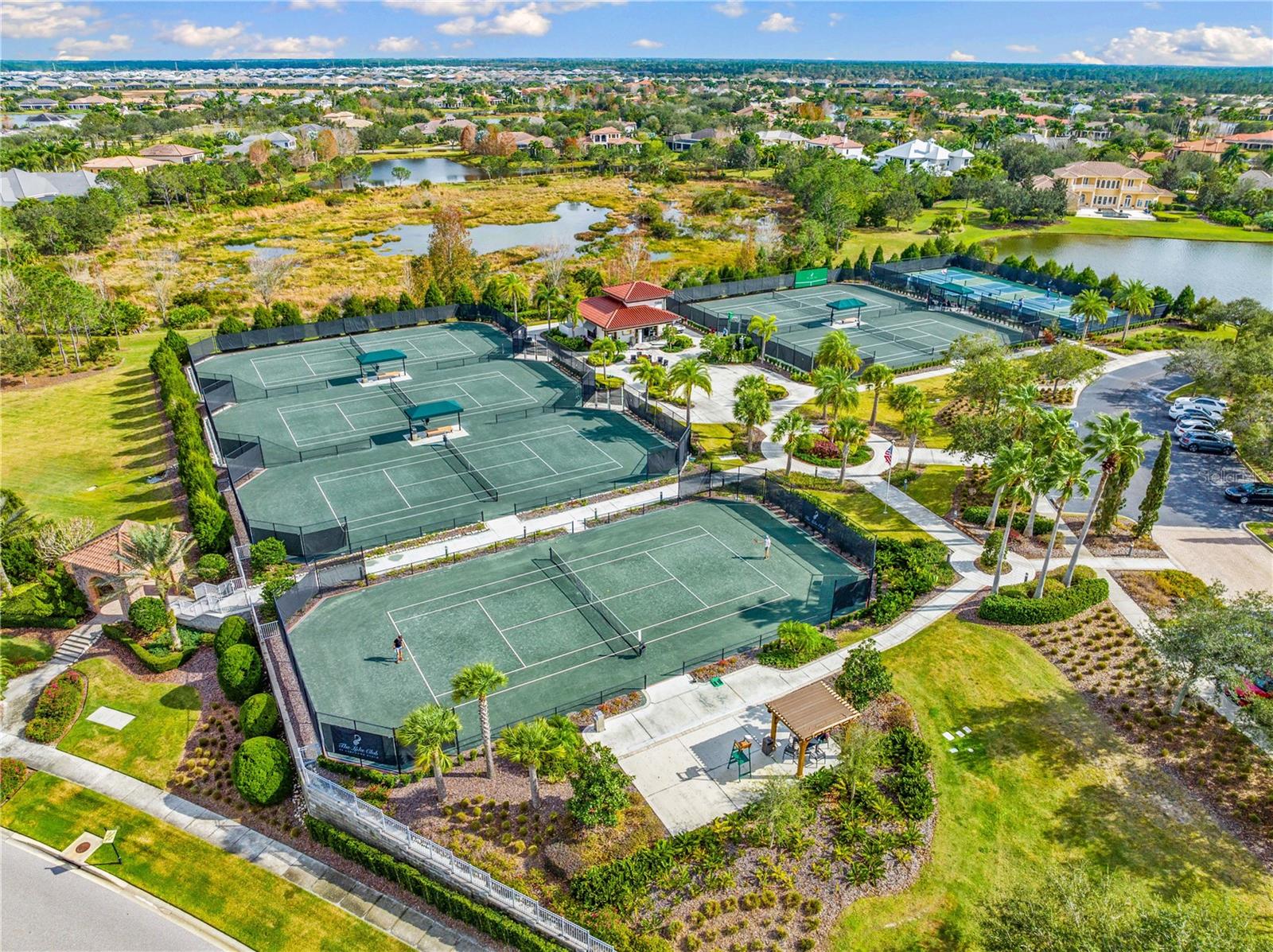 LAKE CLUB - Residential