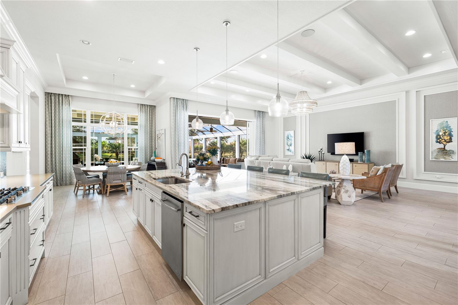 LAKE CLUB - Residential