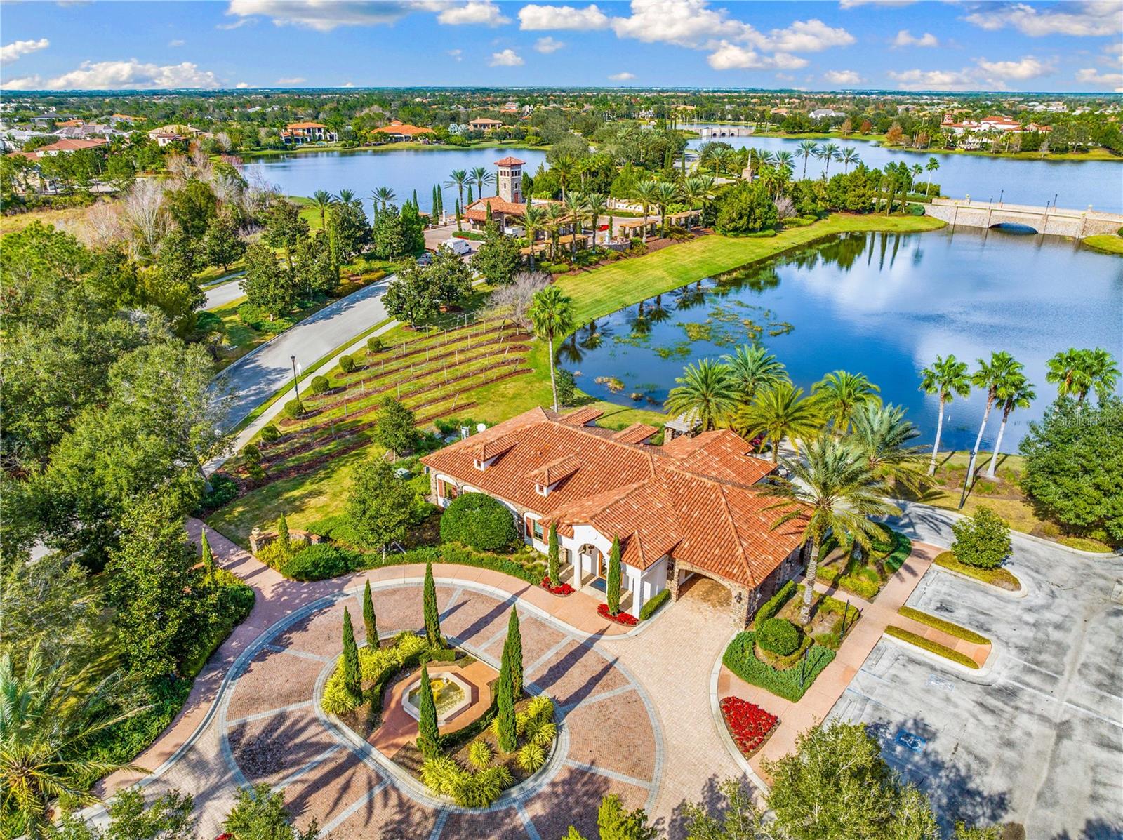 LAKE CLUB - Residential