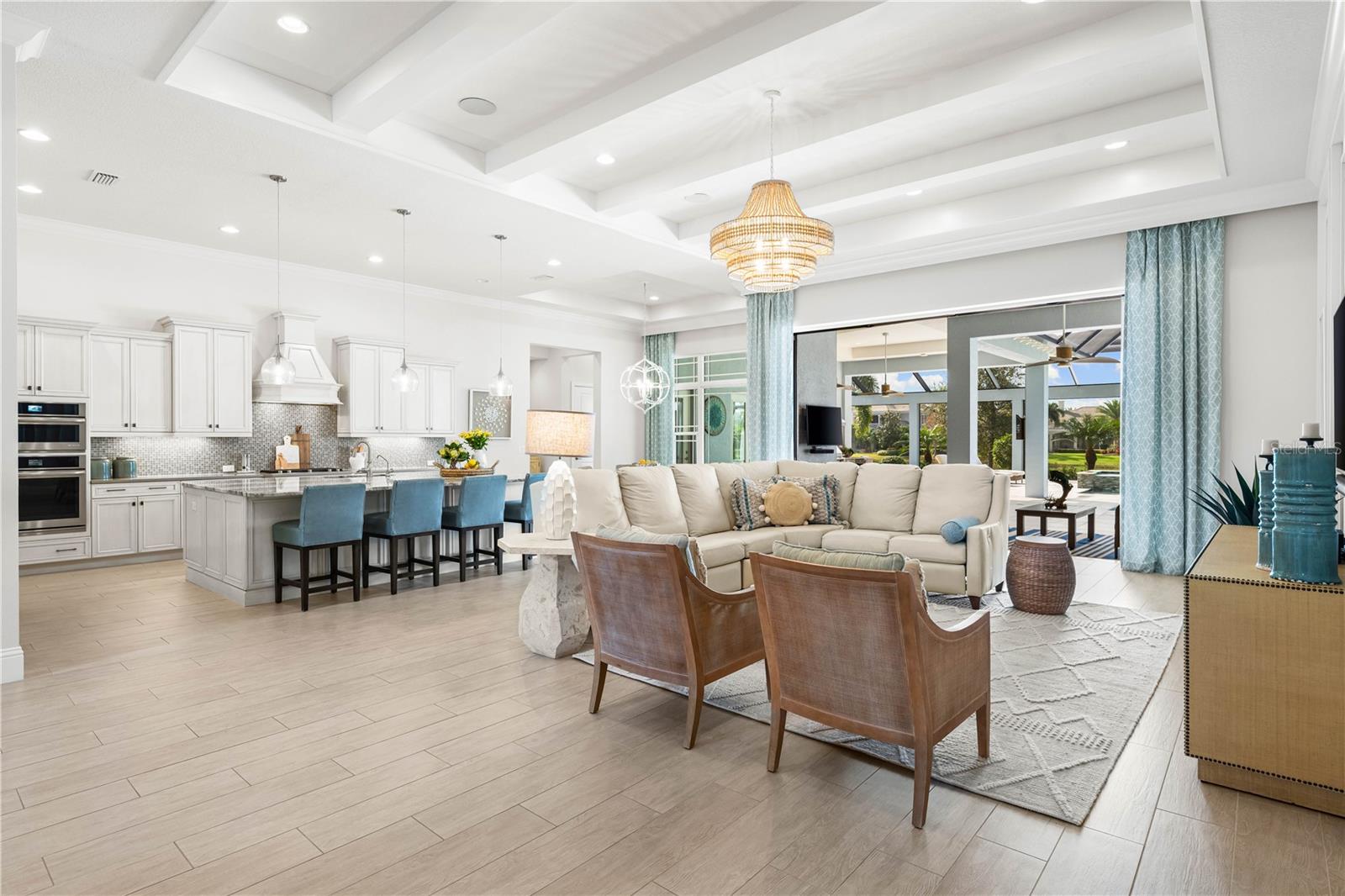 LAKE CLUB - Residential