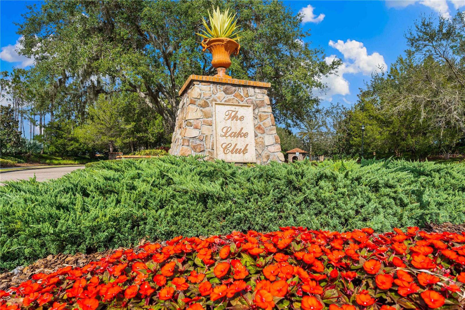 LAKE CLUB - Residential