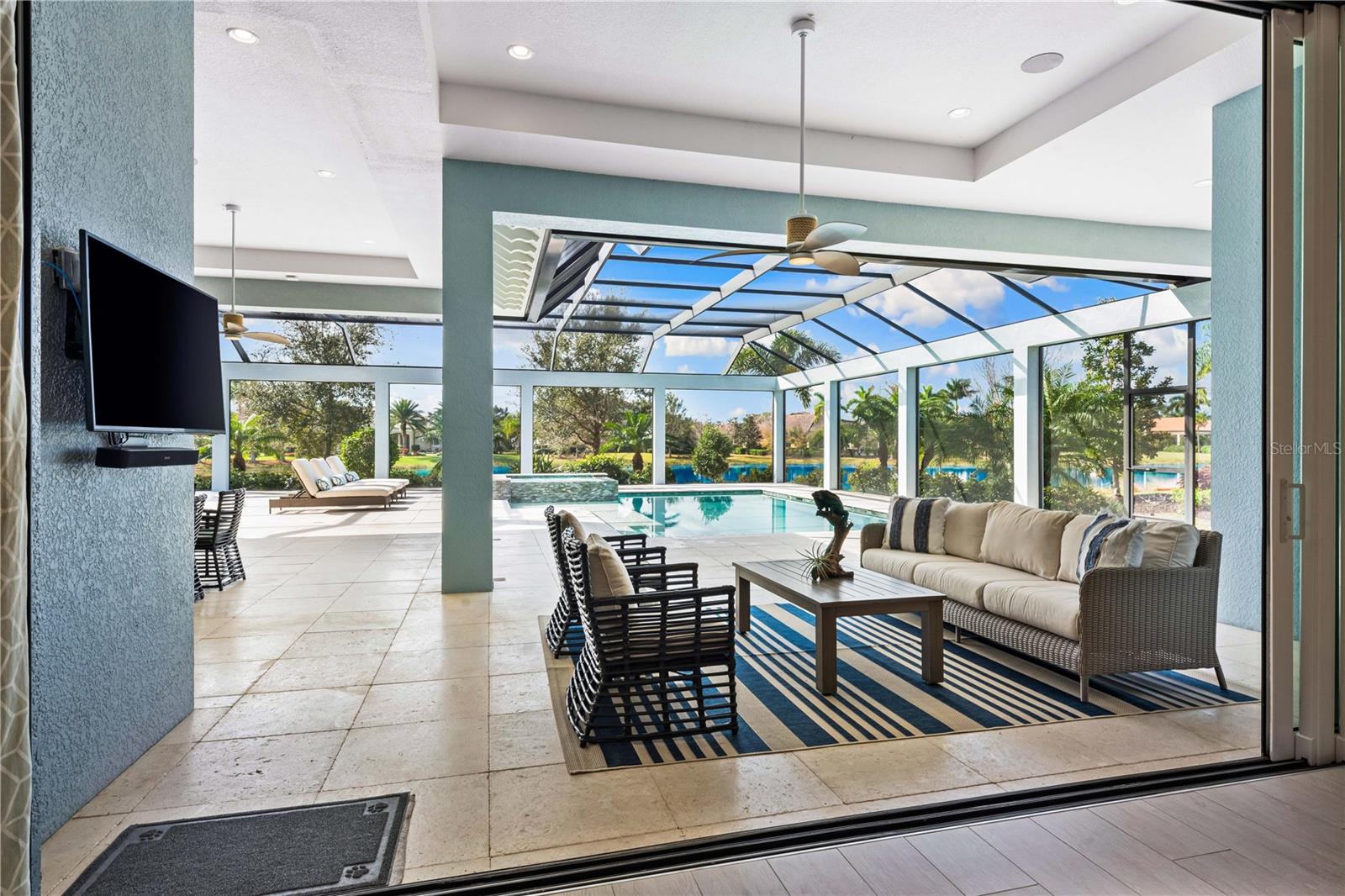 LAKE CLUB - Residential