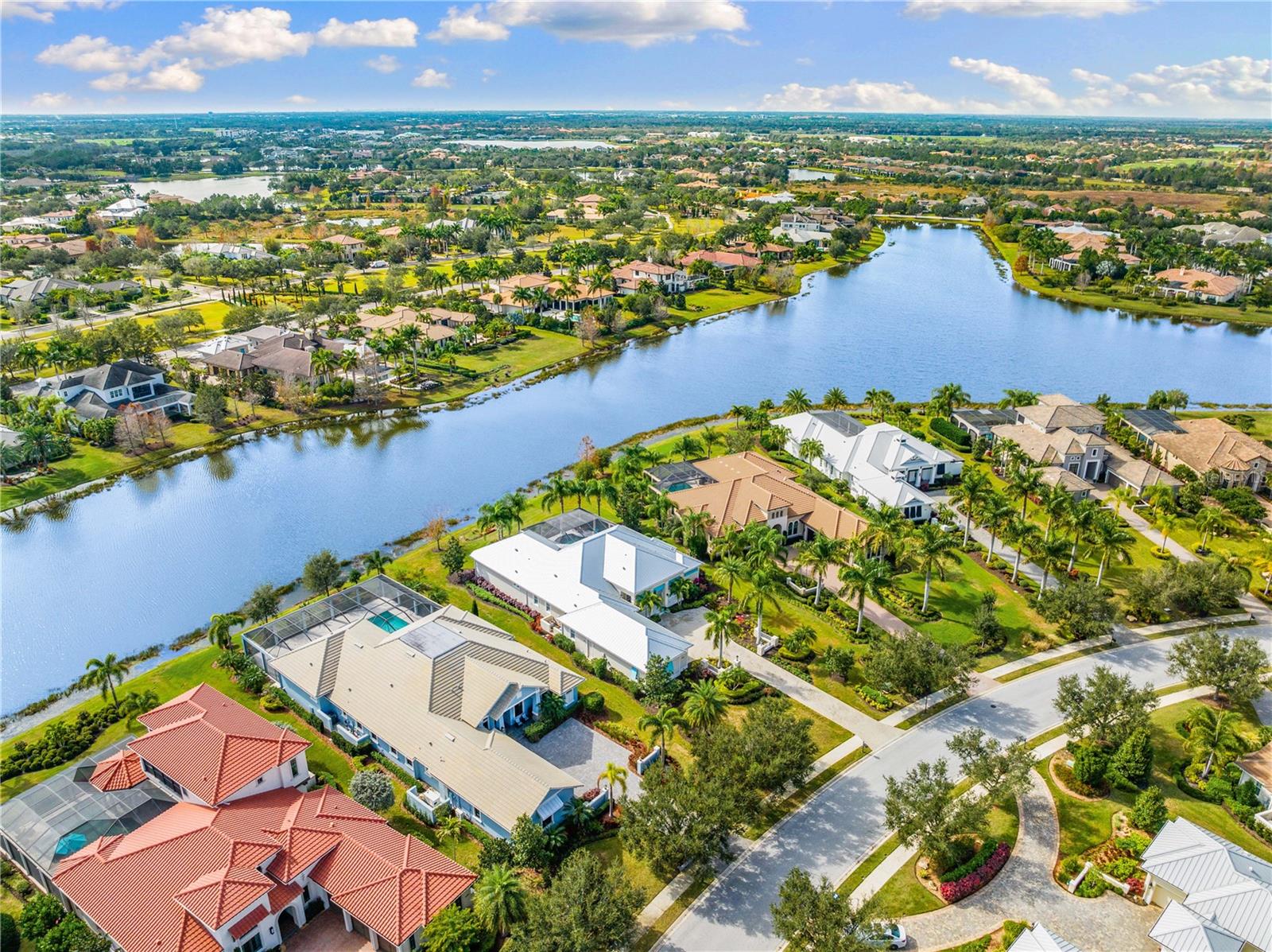 LAKE CLUB - Residential