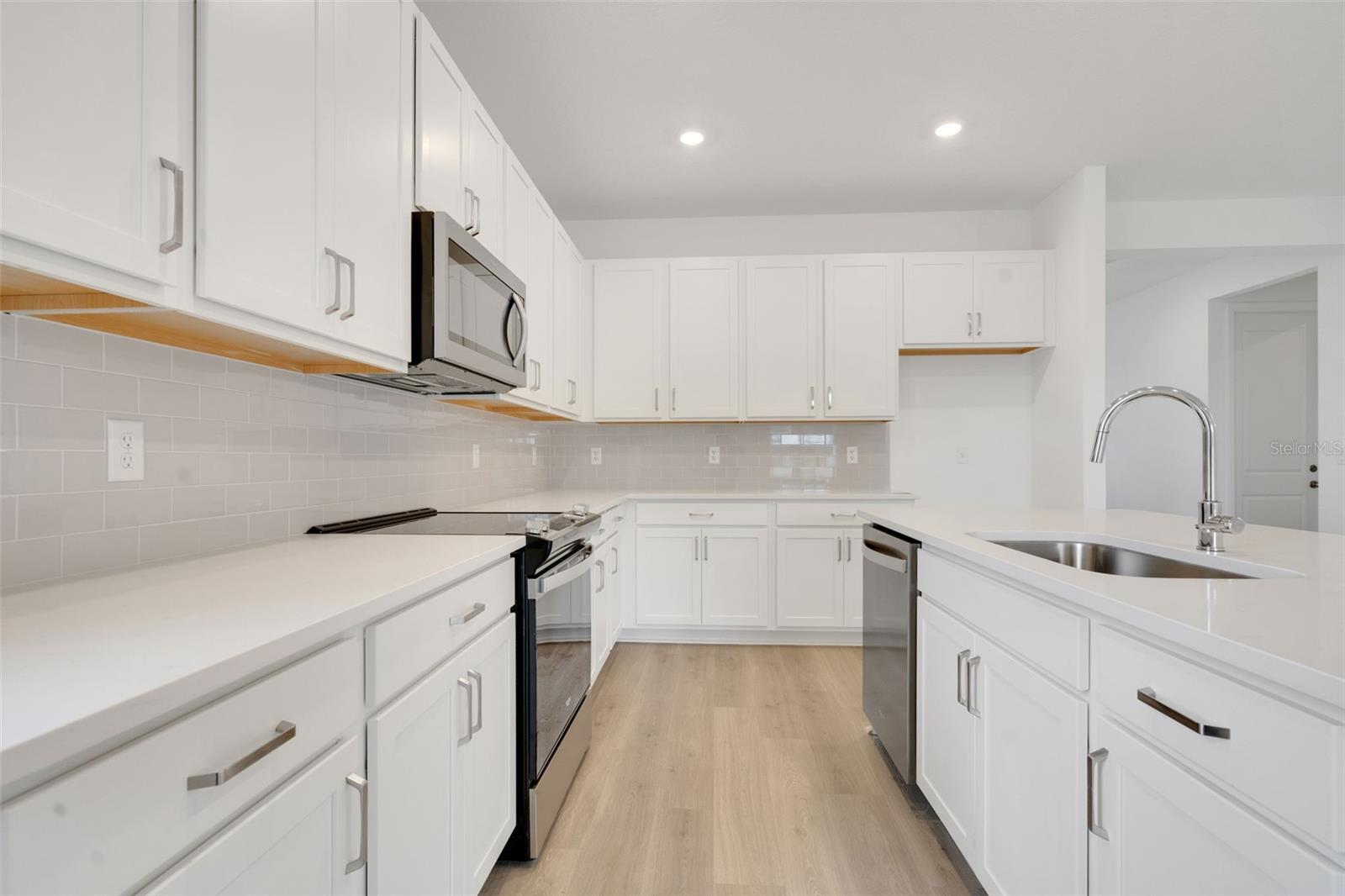 RESERVES AT HAMMOCK OAKS - Residential